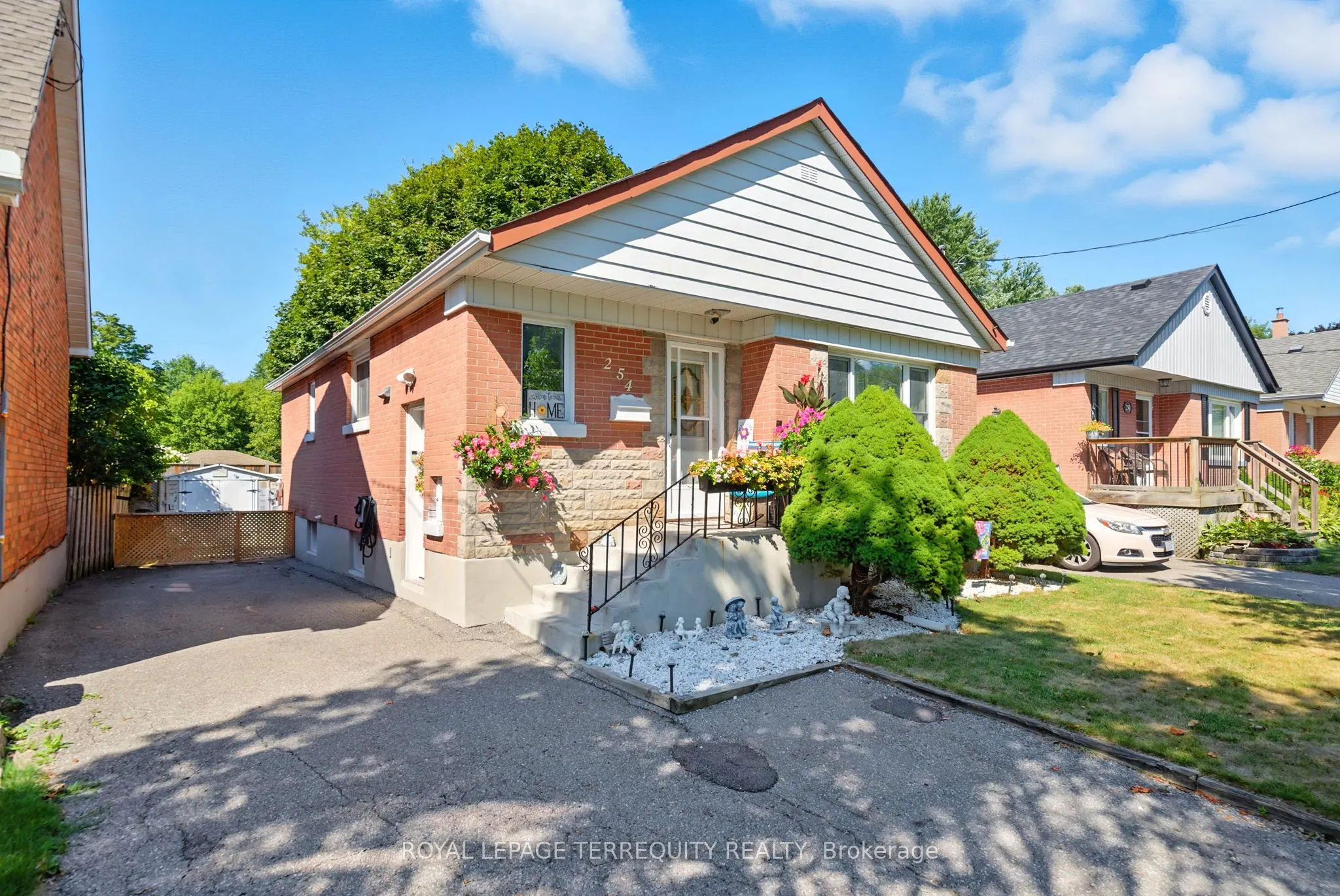 254 Cadillac Avenue S