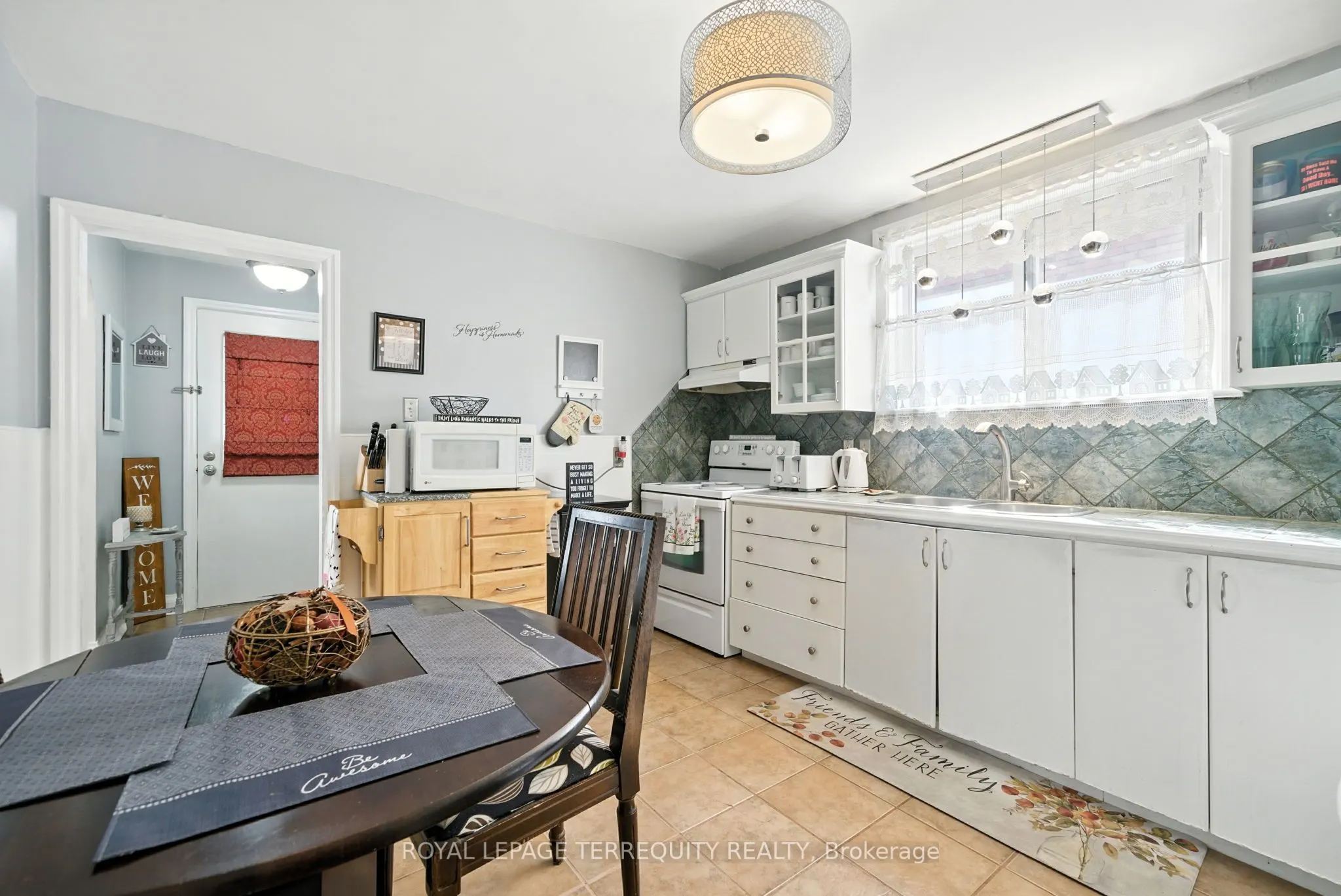 254 Cadillac Avenue S