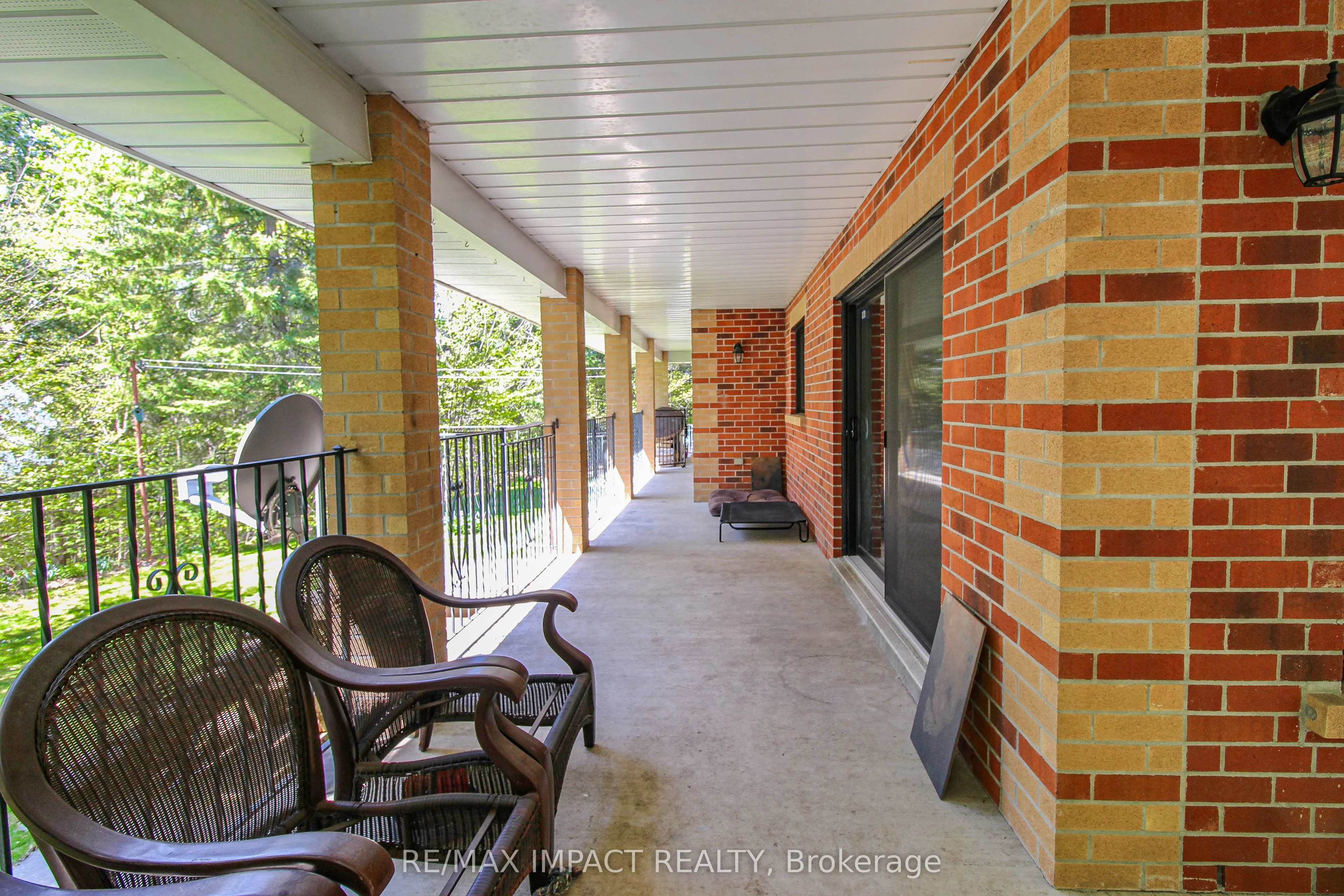 215 Raglan Road W