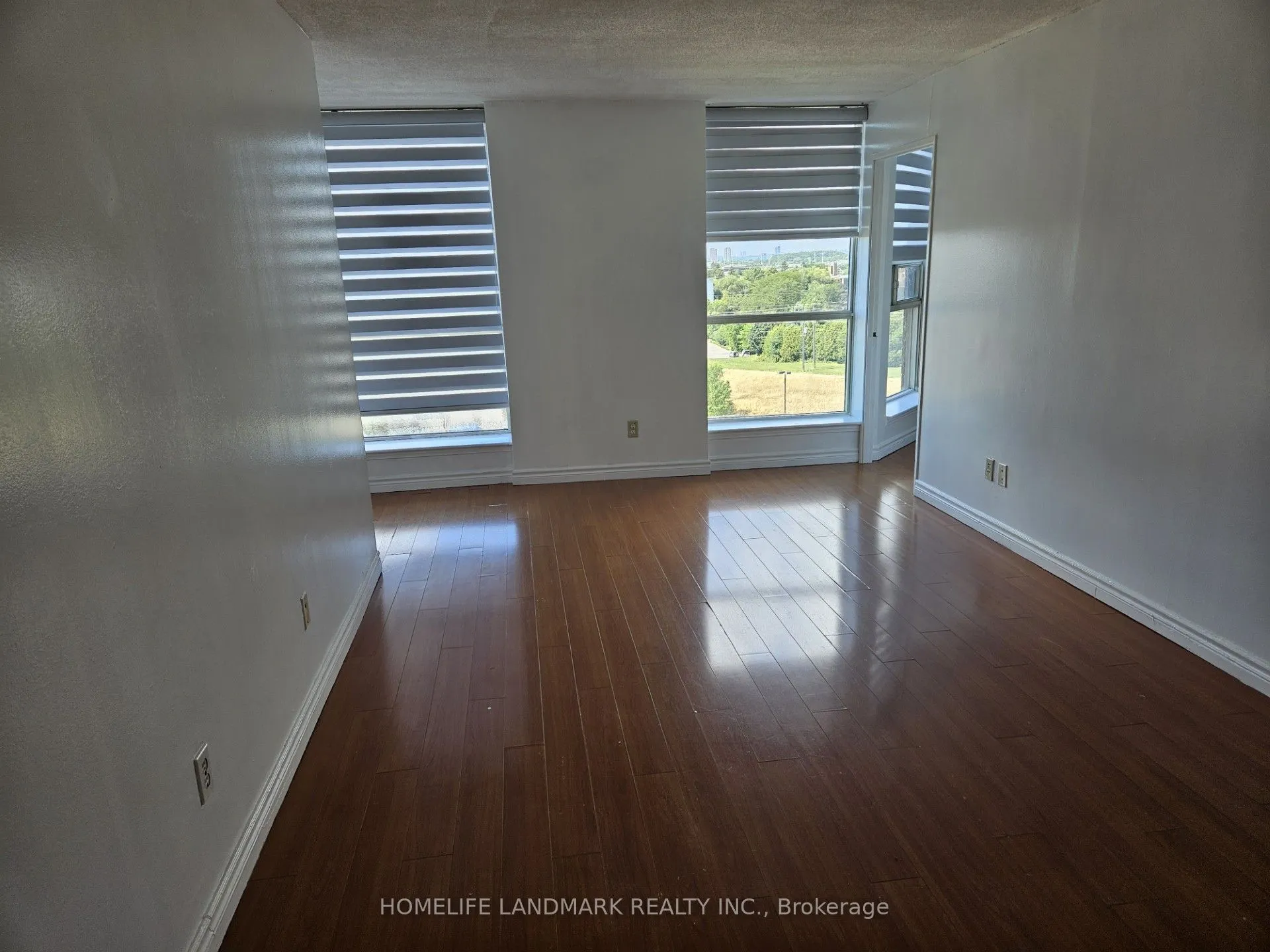 2460 Eglinton Avenue E, #901