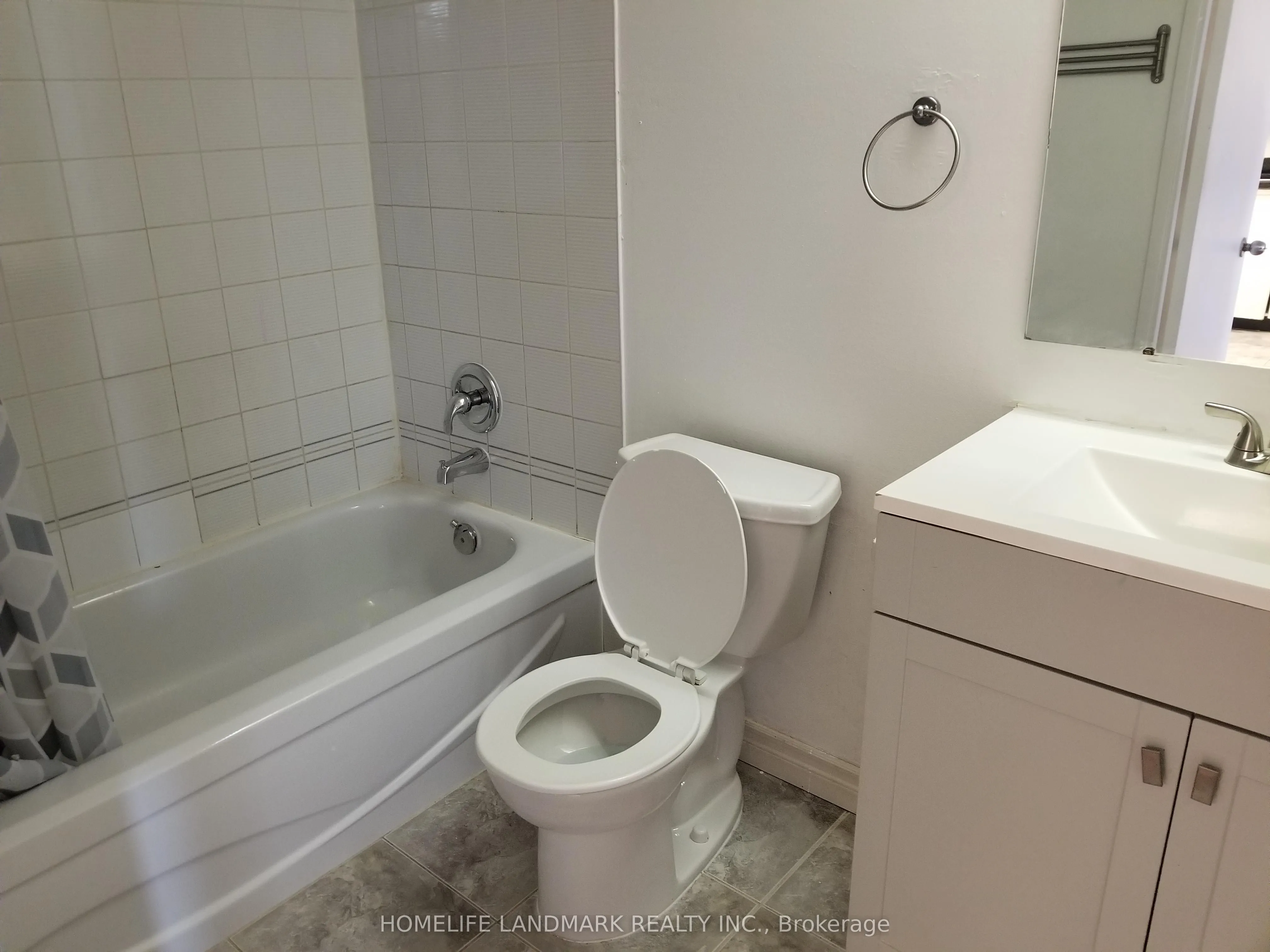 2460 Eglinton Avenue E, #901