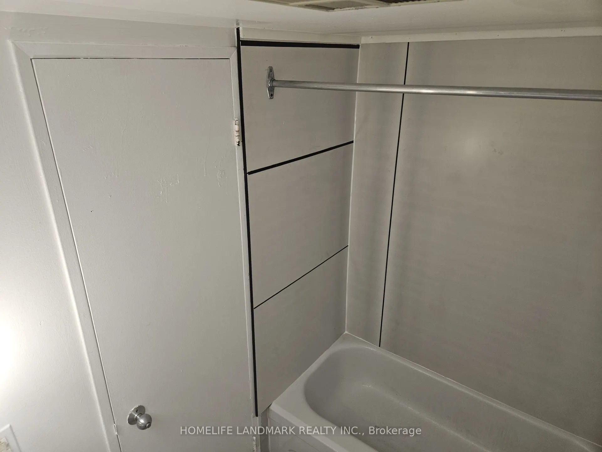 2460 Eglinton Avenue E, #901