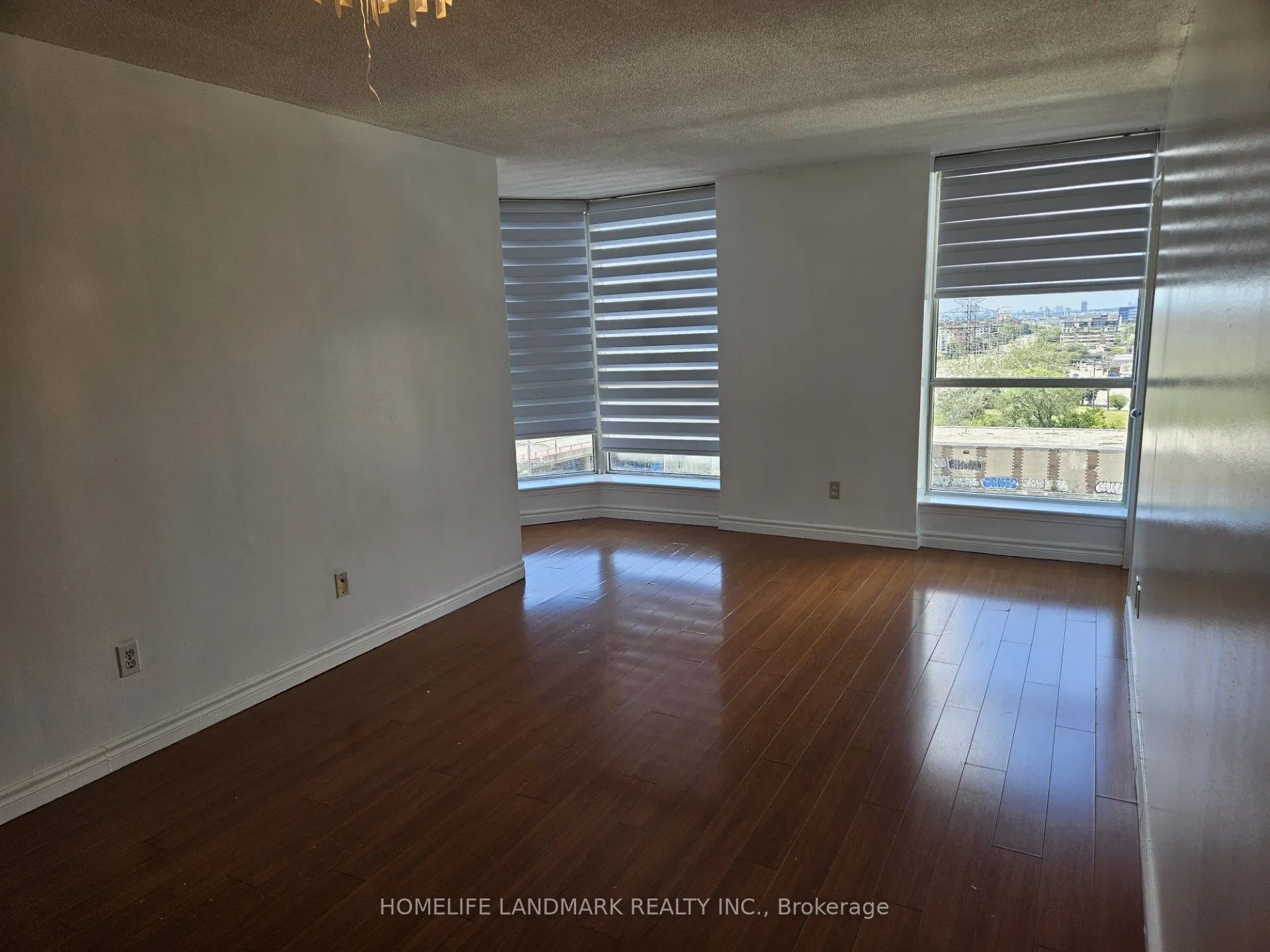 2460 Eglinton Avenue E, #901