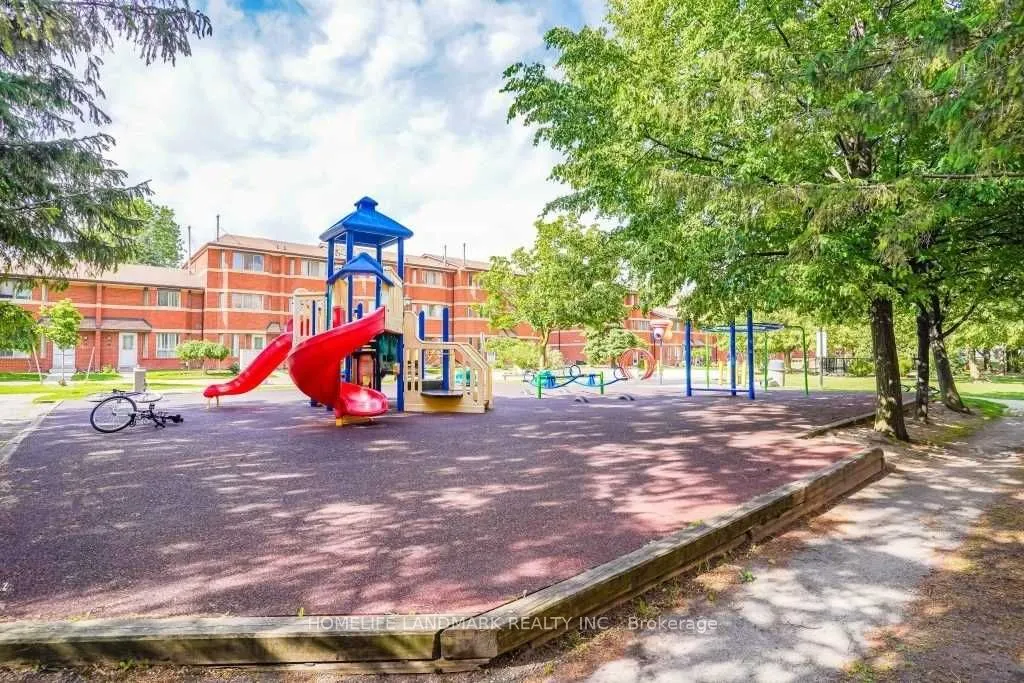2460 Eglinton Avenue E, #901