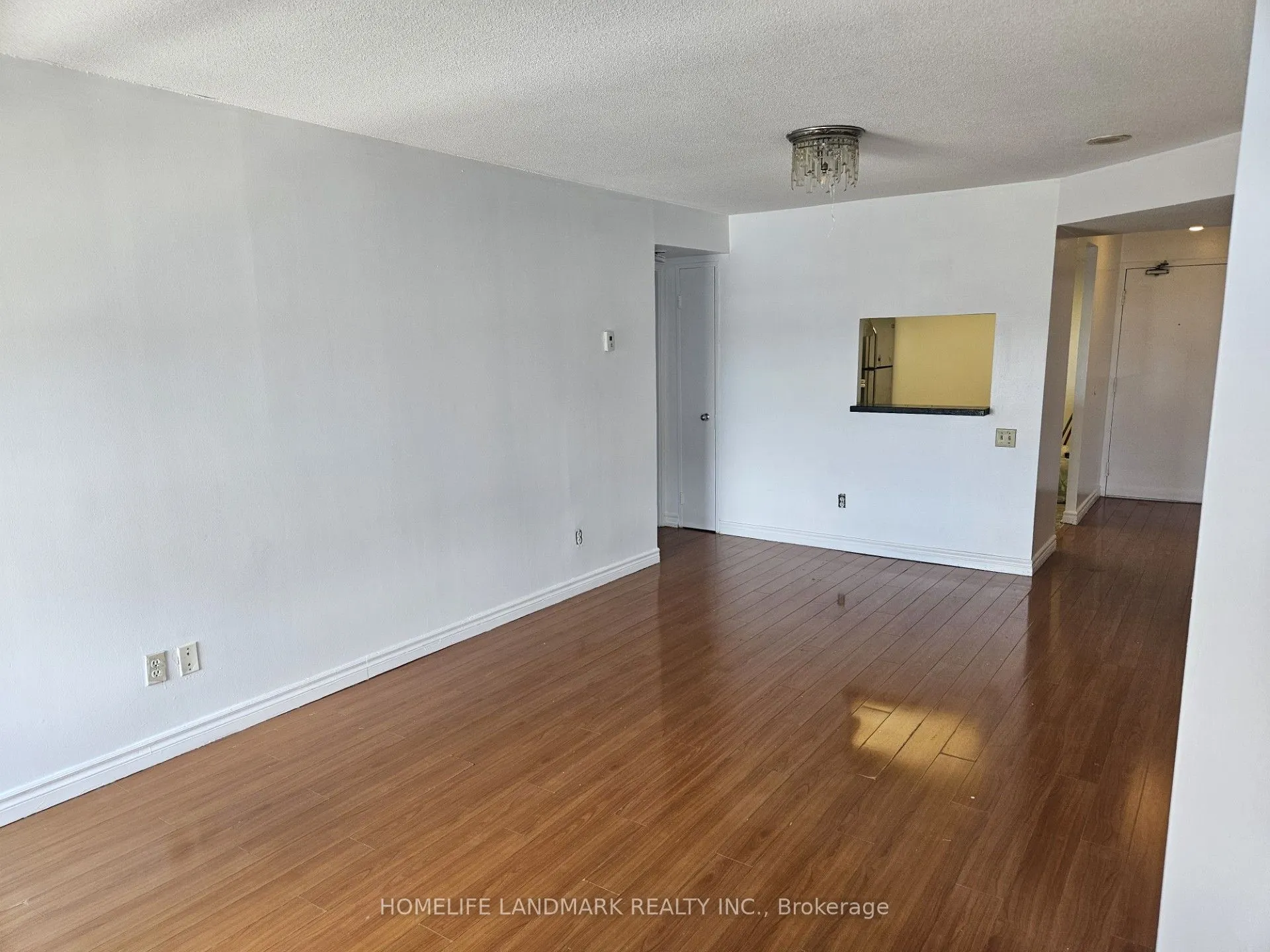 2460 Eglinton Avenue E, #901