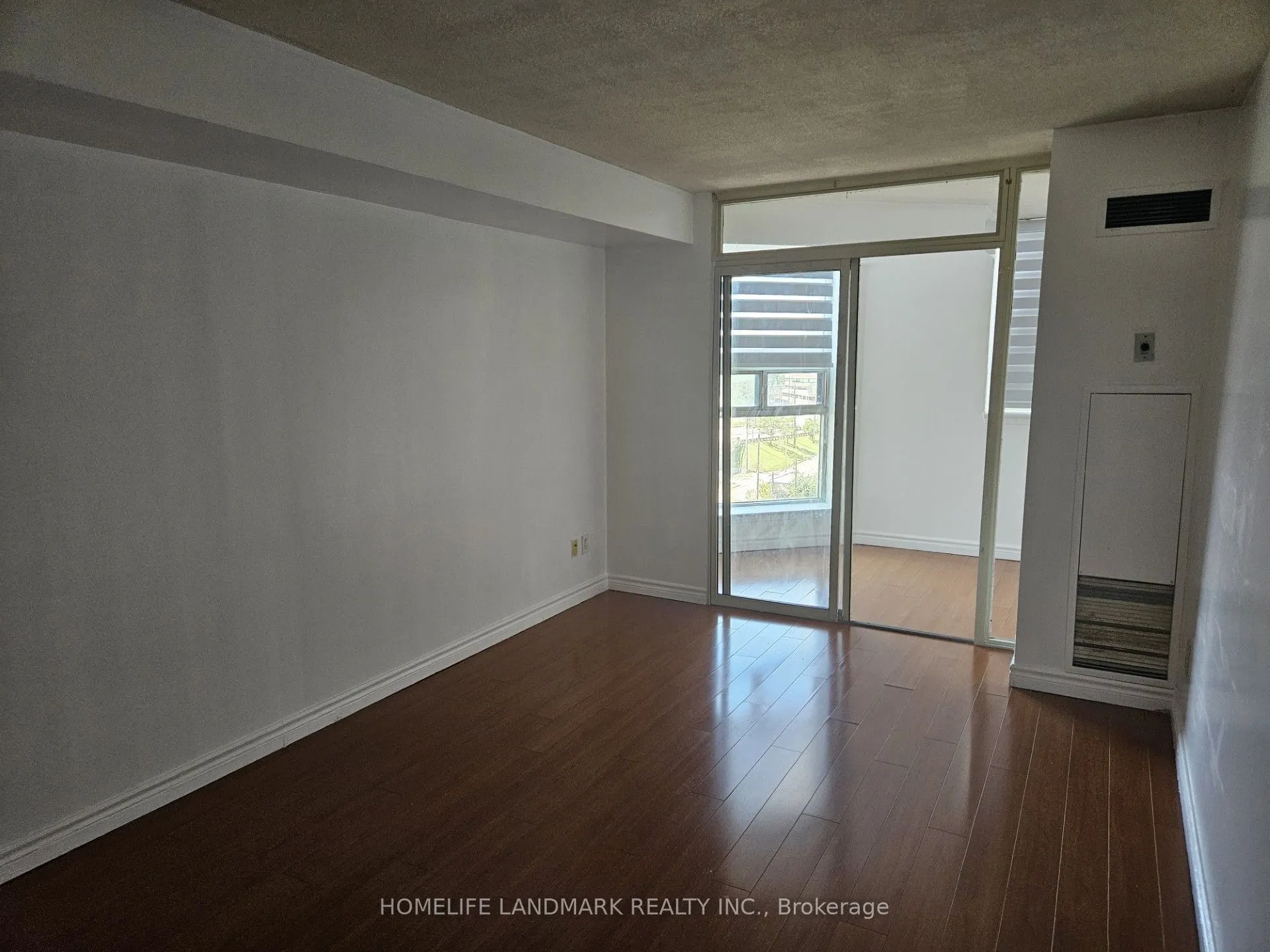 2460 Eglinton Avenue E, #901