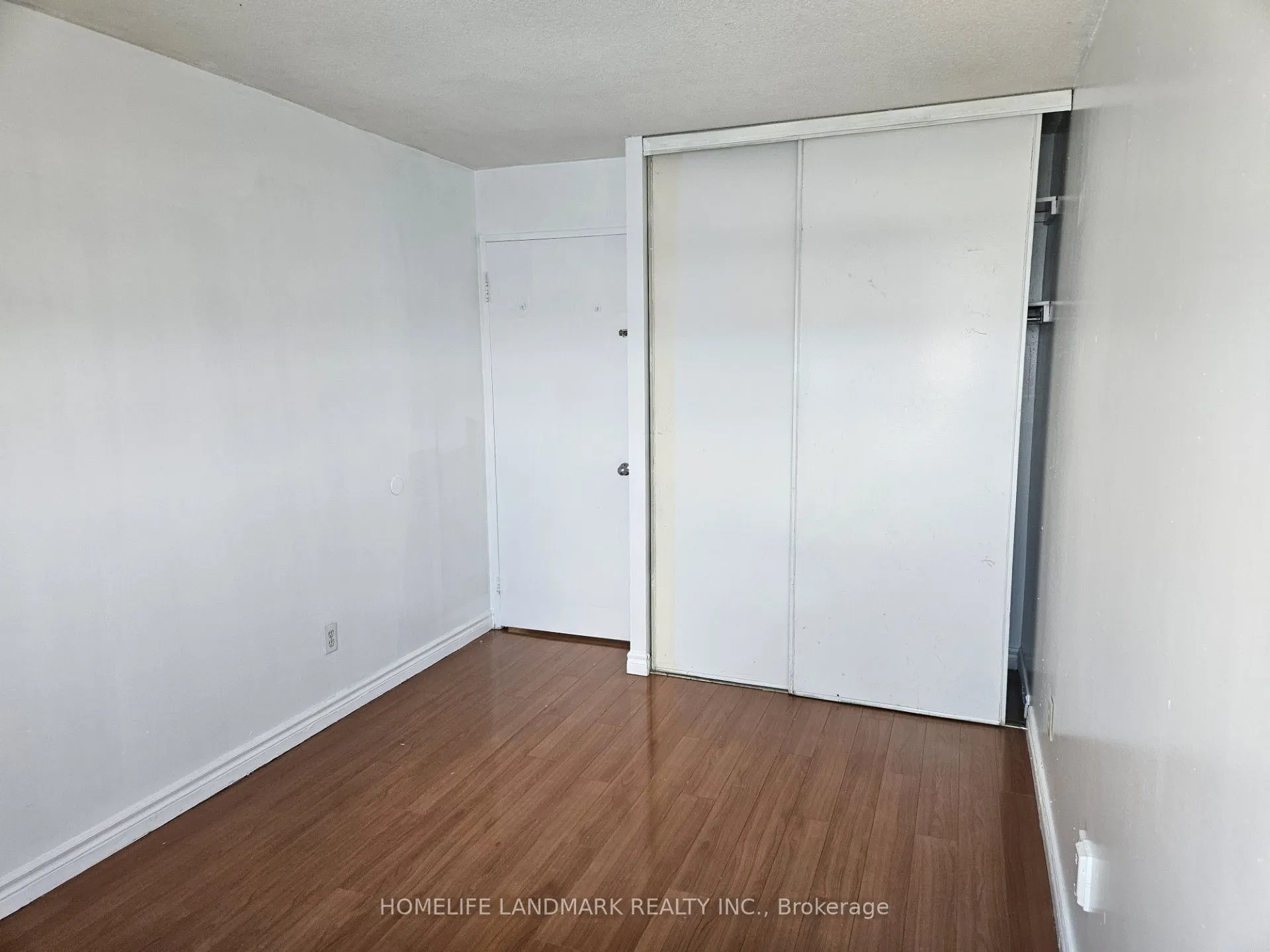 2460 Eglinton Avenue E, #901