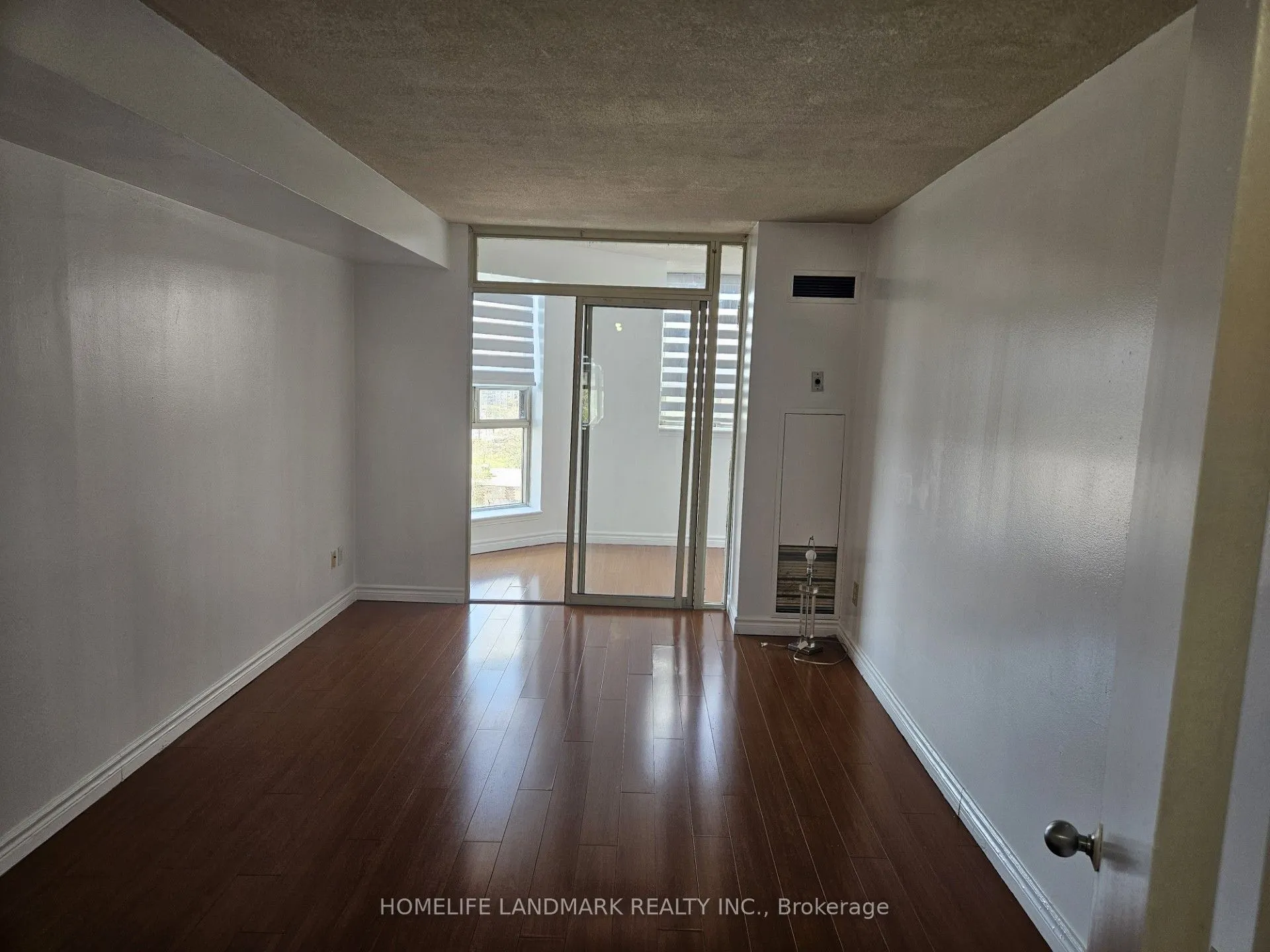 2460 Eglinton Avenue E, #901