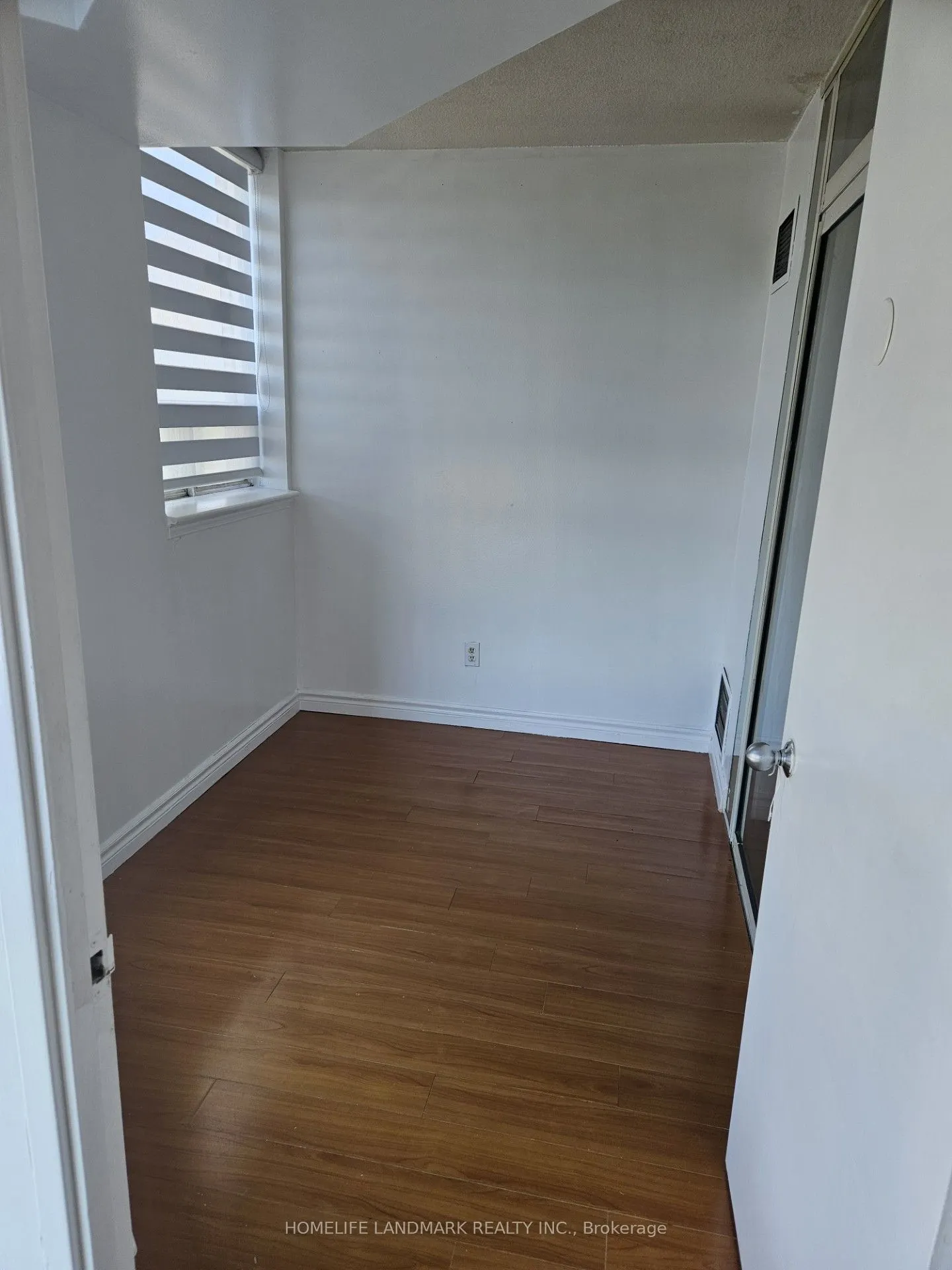 2460 Eglinton Avenue E, #901
