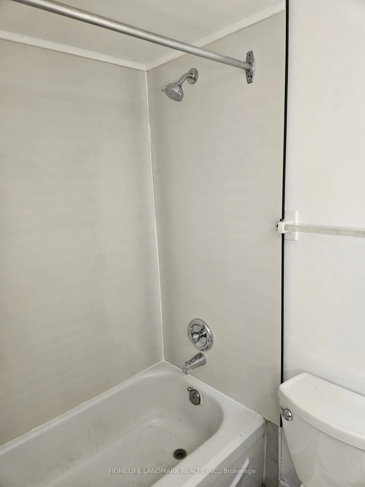 2460 Eglinton Avenue E, #901