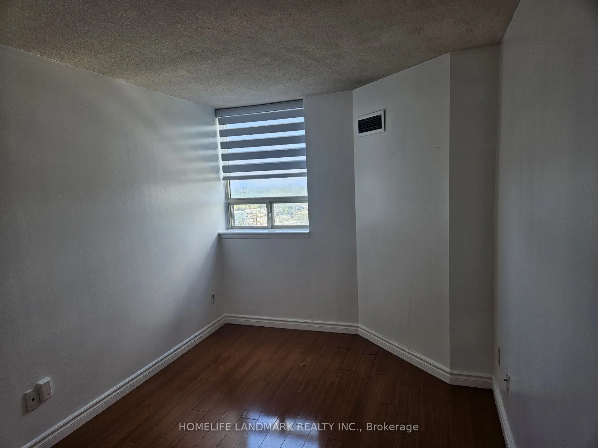 2460 Eglinton Avenue E, #901