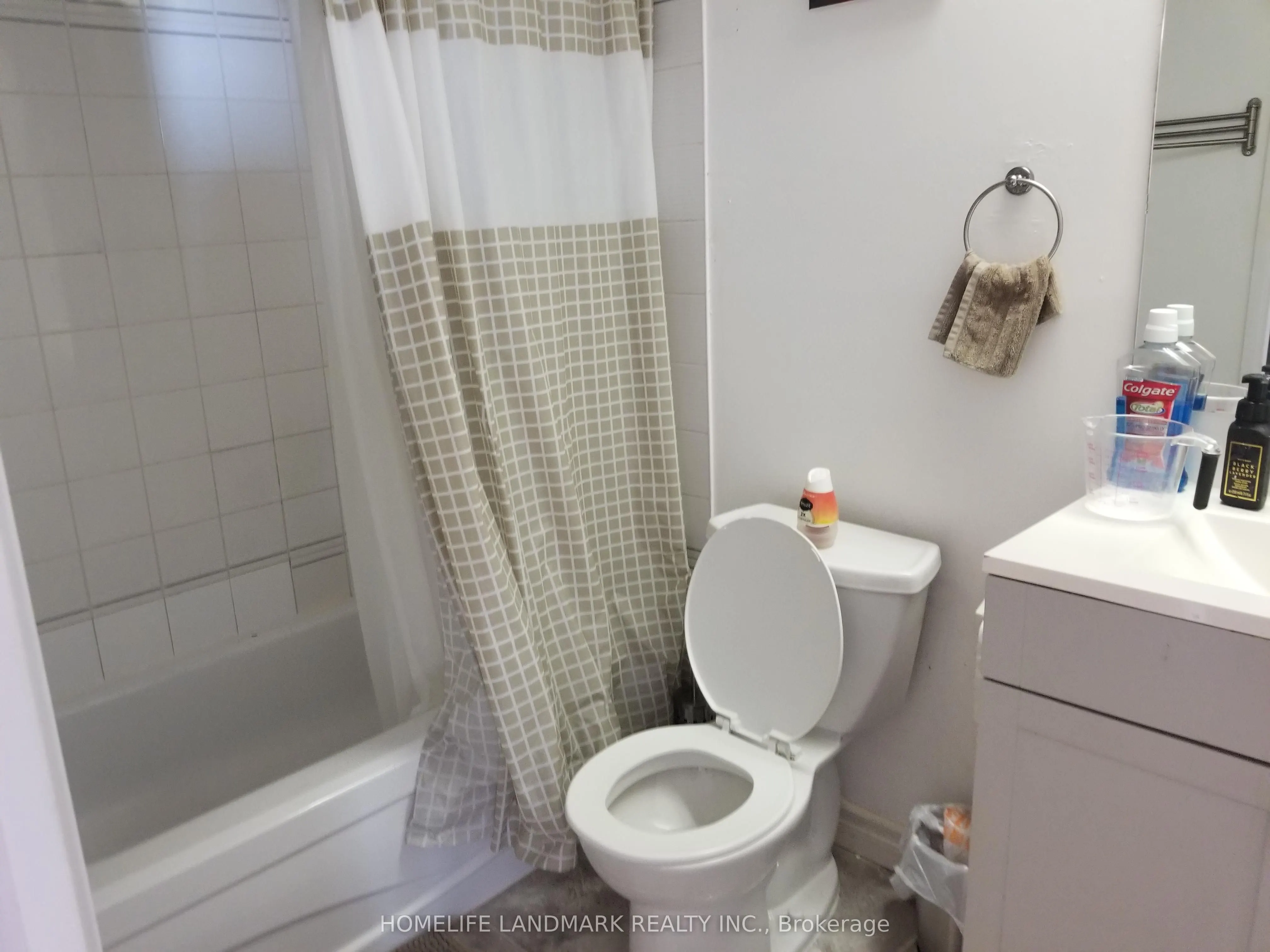 2460 Eglinton Avenue E, #901