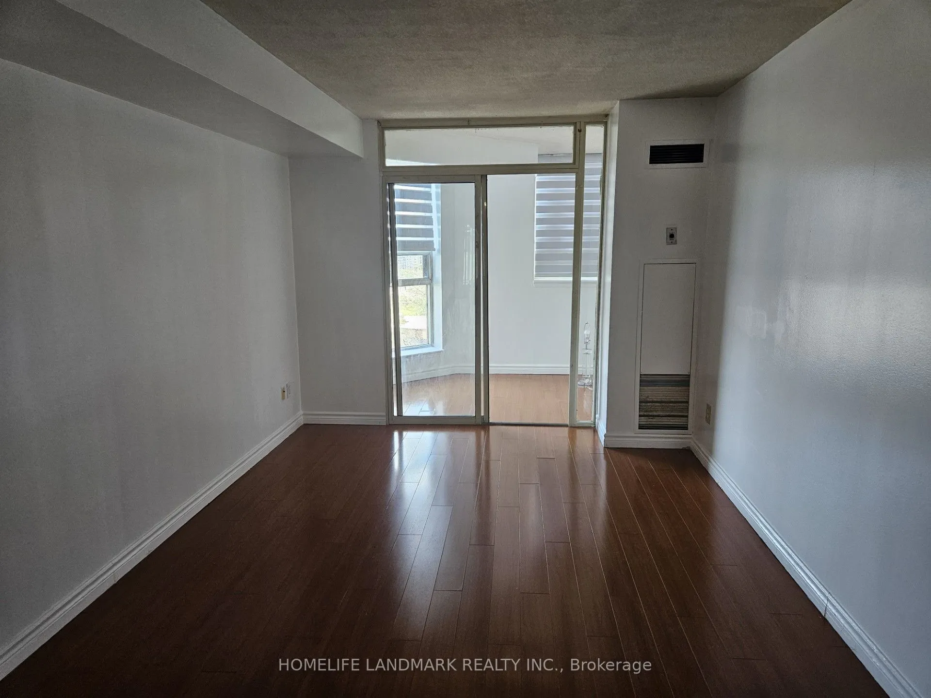 2460 Eglinton Avenue E, #901