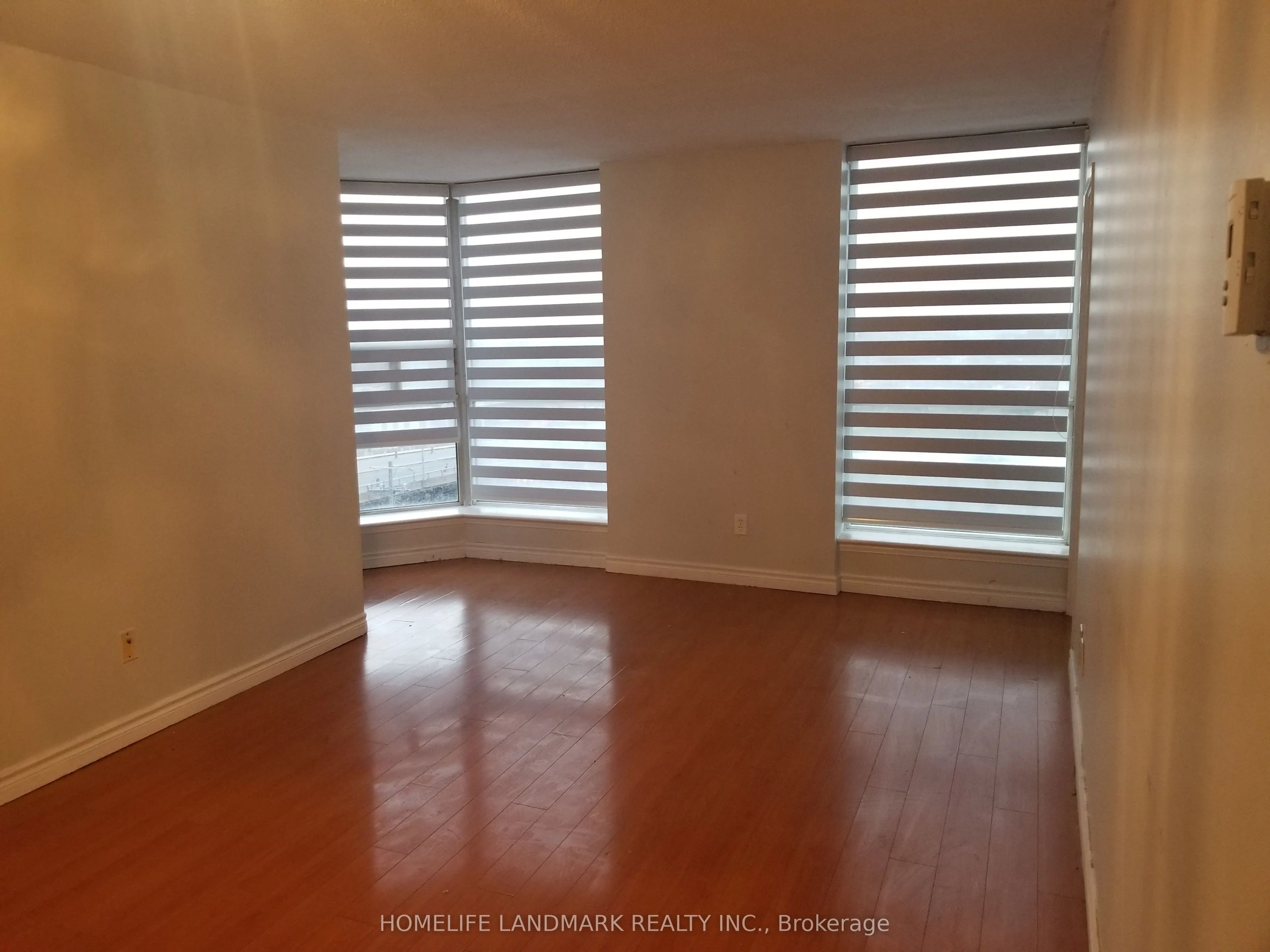 2460 Eglinton Avenue E, #901