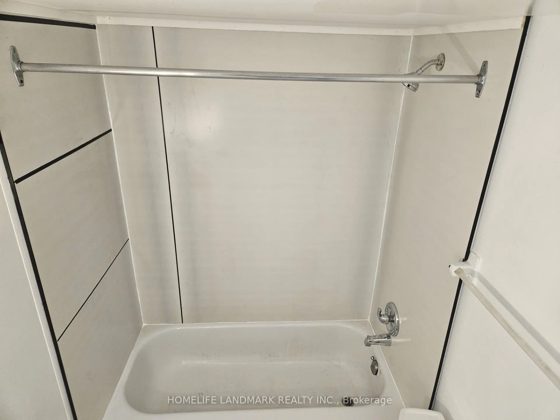 2460 Eglinton Avenue E, #901
