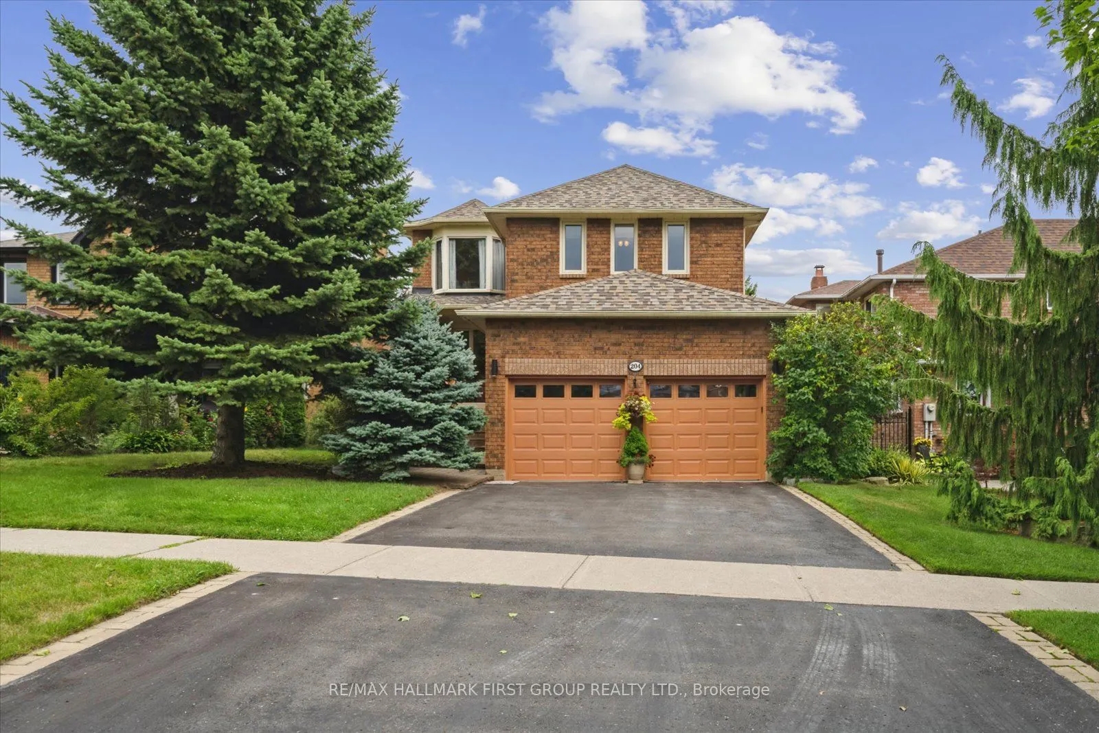 204 Lake Driveway W