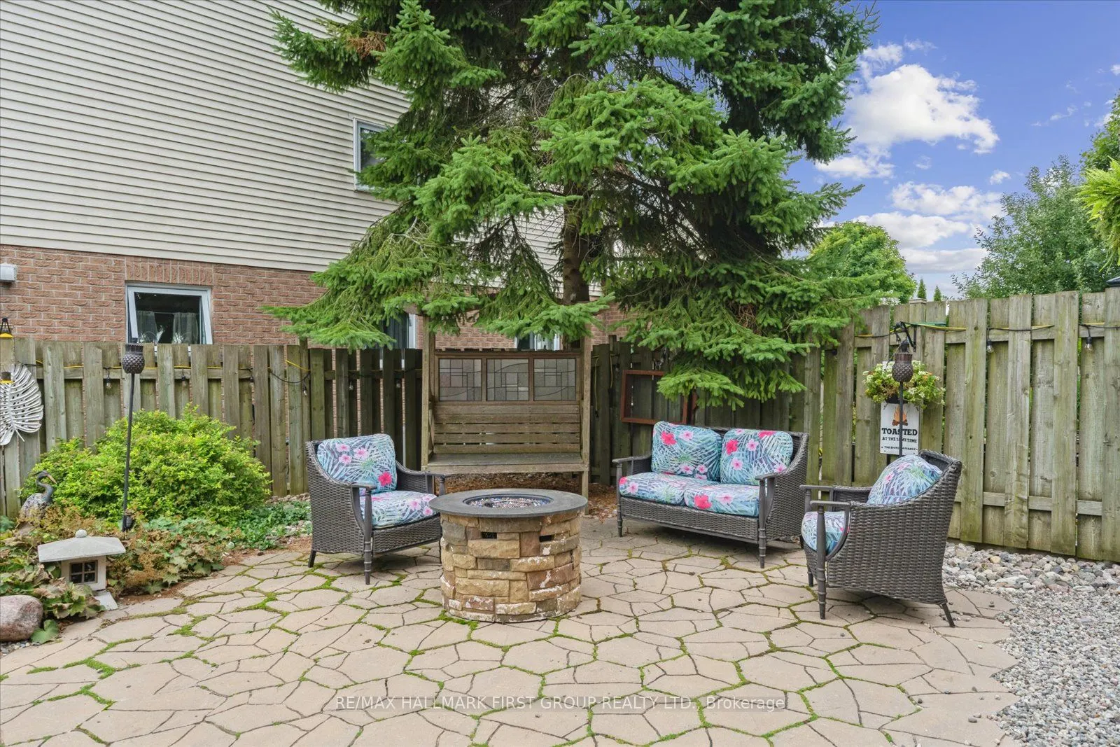 204 Lake Driveway W