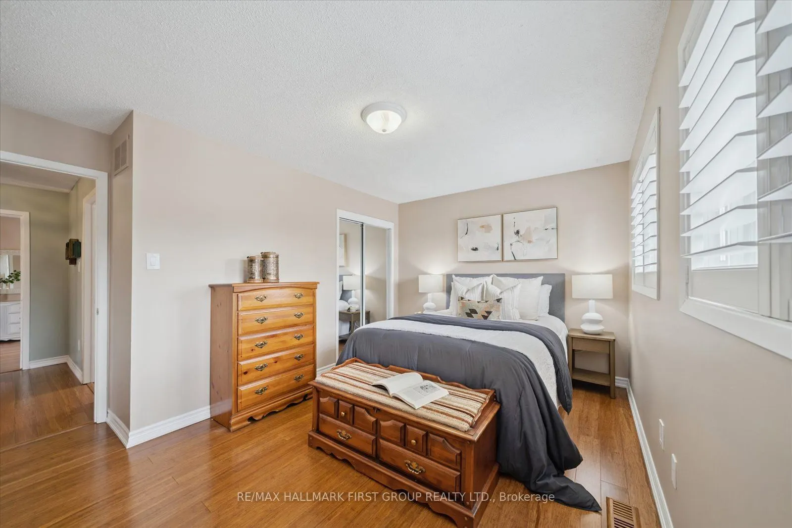 204 Lake Driveway W