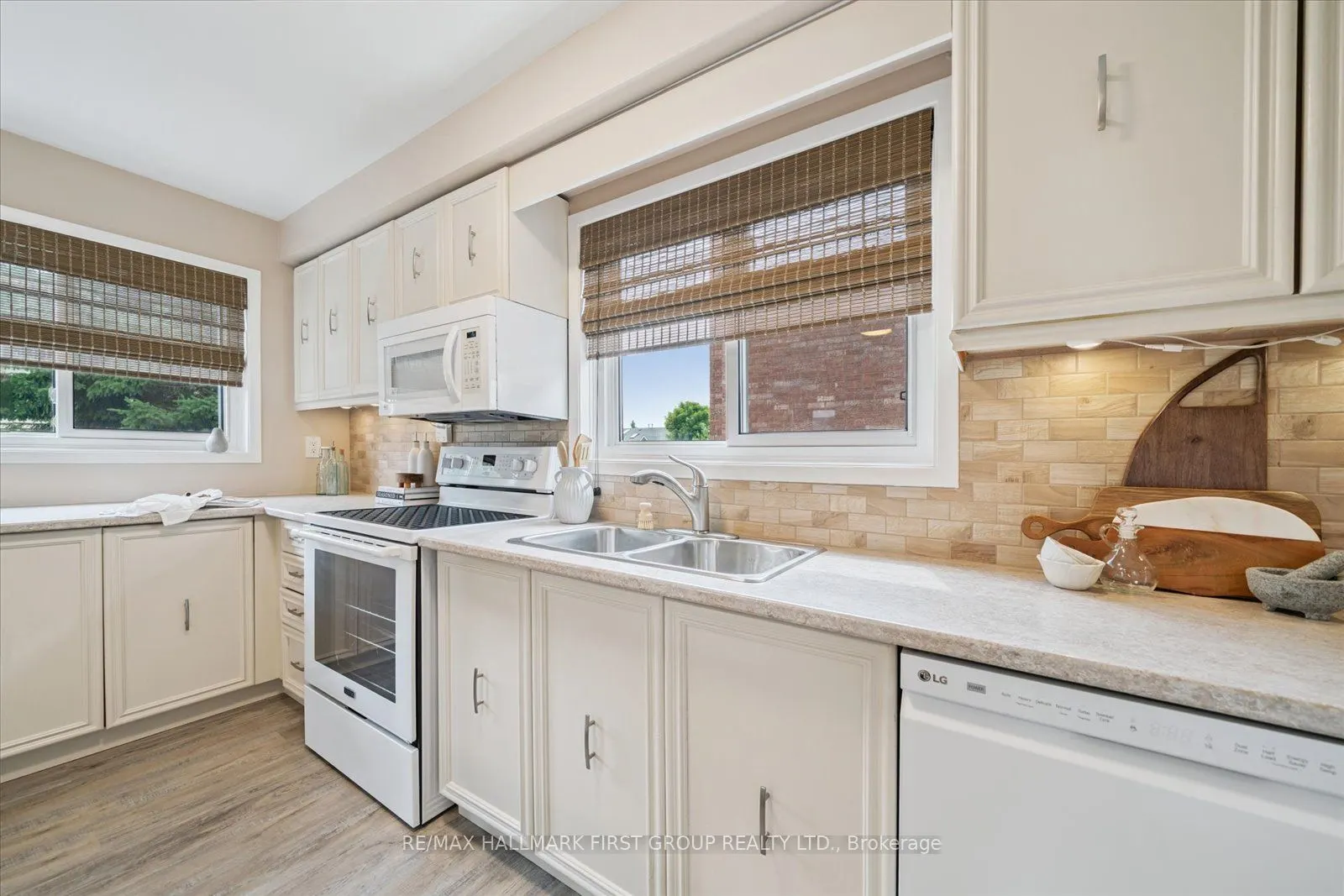 204 Lake Driveway W