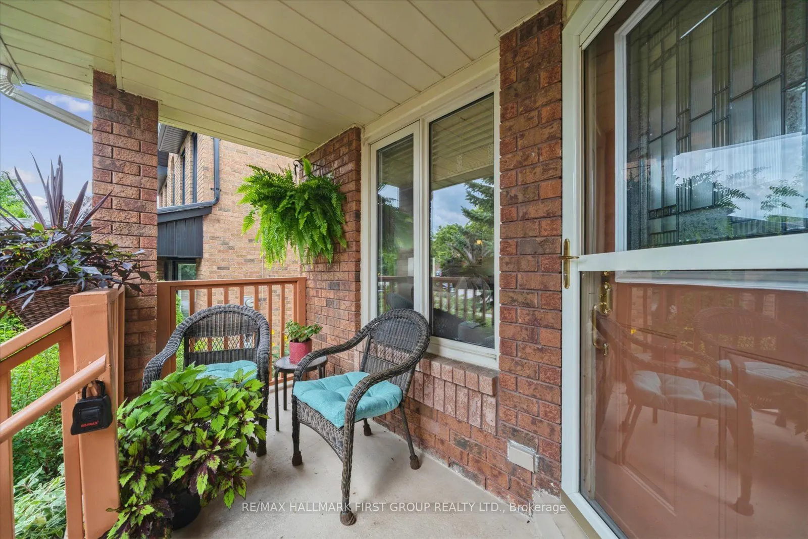 204 Lake Driveway W
