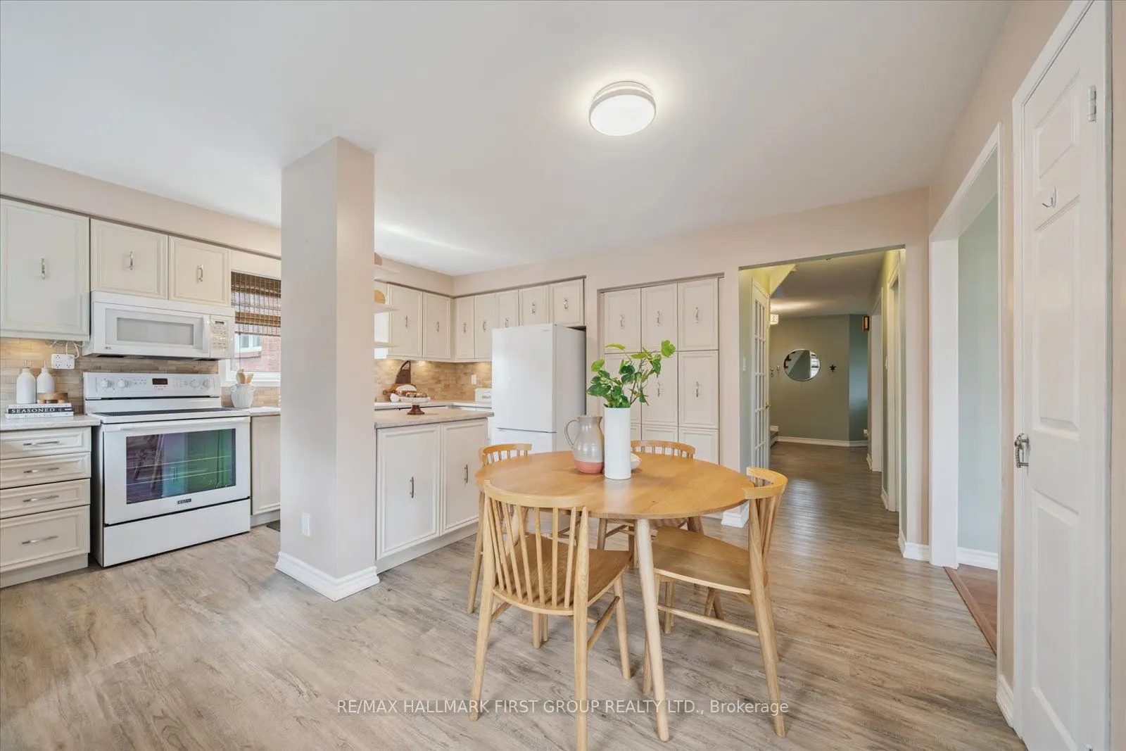 204 Lake Driveway W