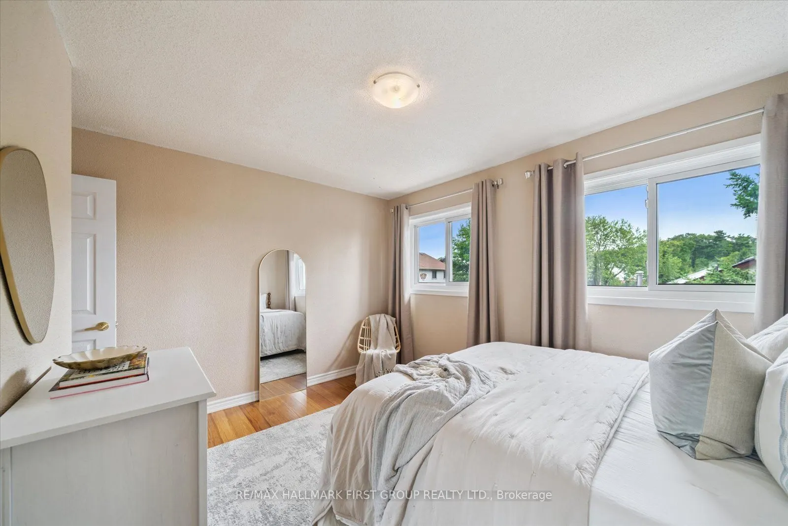 204 Lake Driveway W