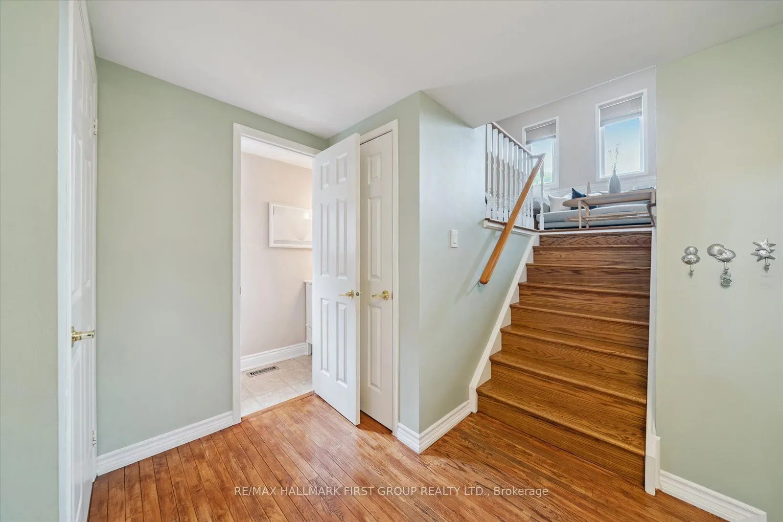 204 Lake Driveway W