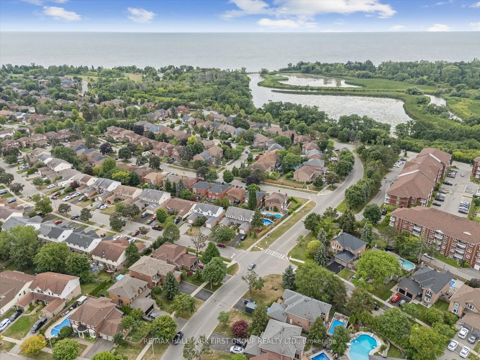 204 Lake Driveway W