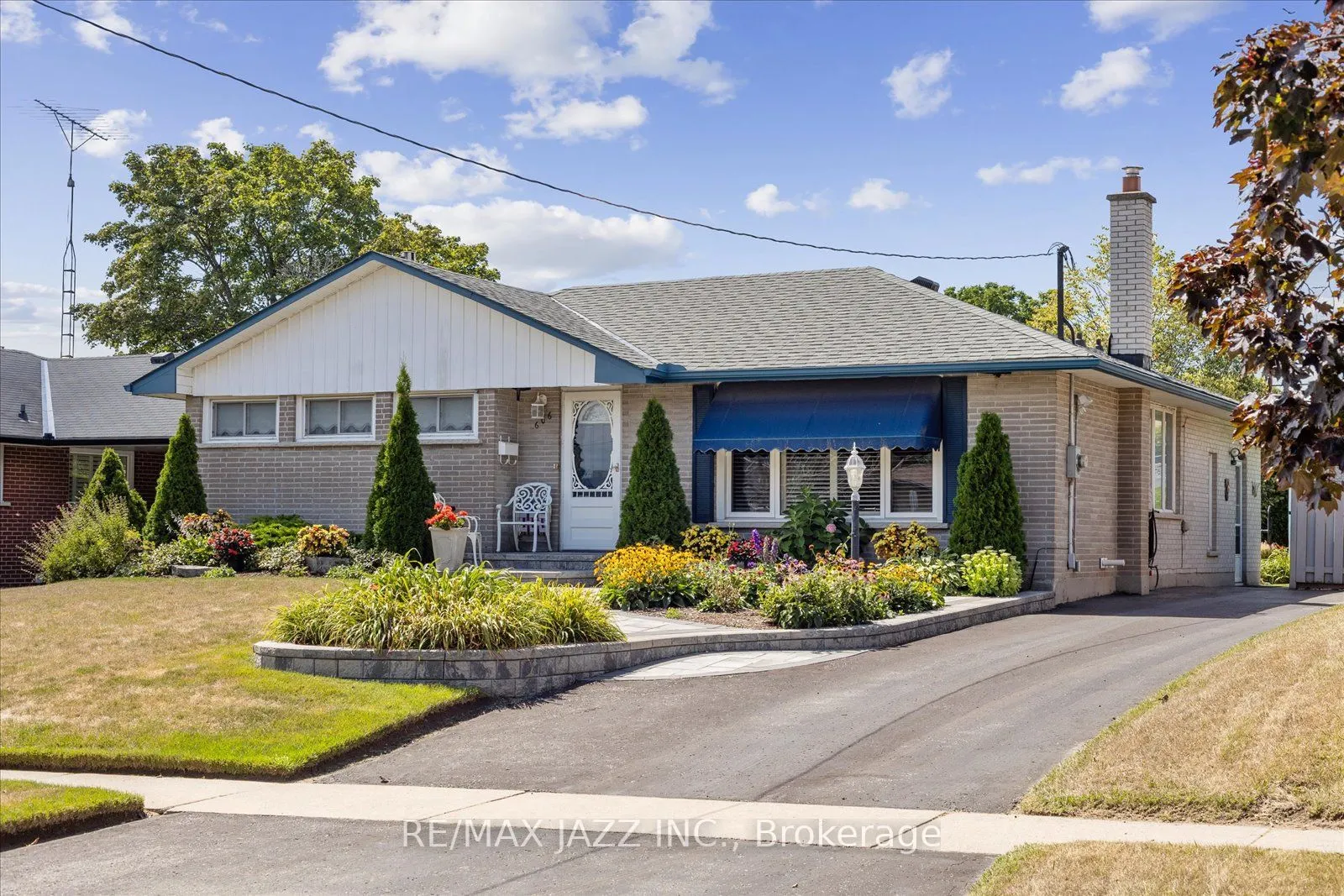606 Gibbons Street