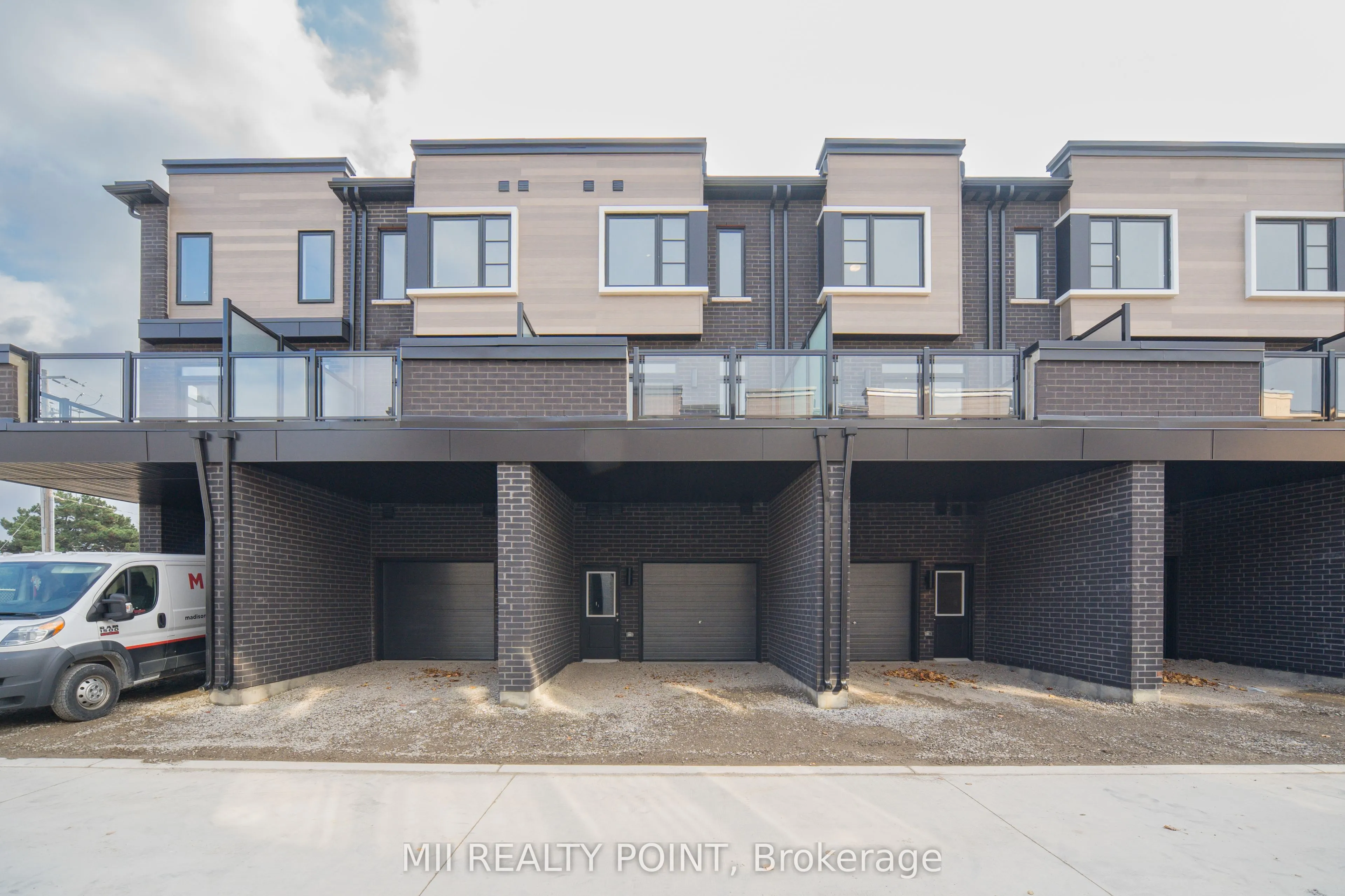 6 Akil Thomas Gardens