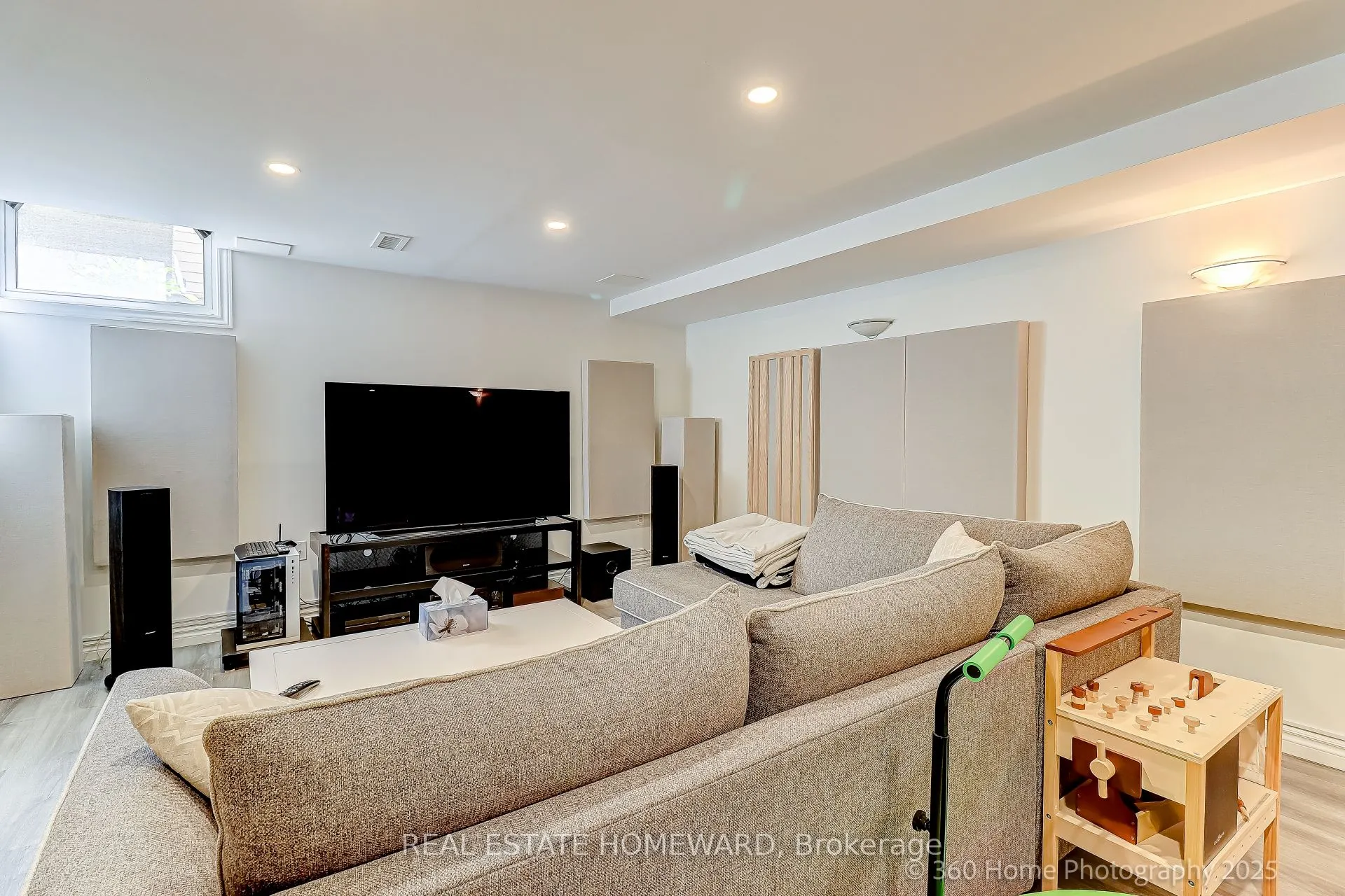49 Ted Reeve Drive