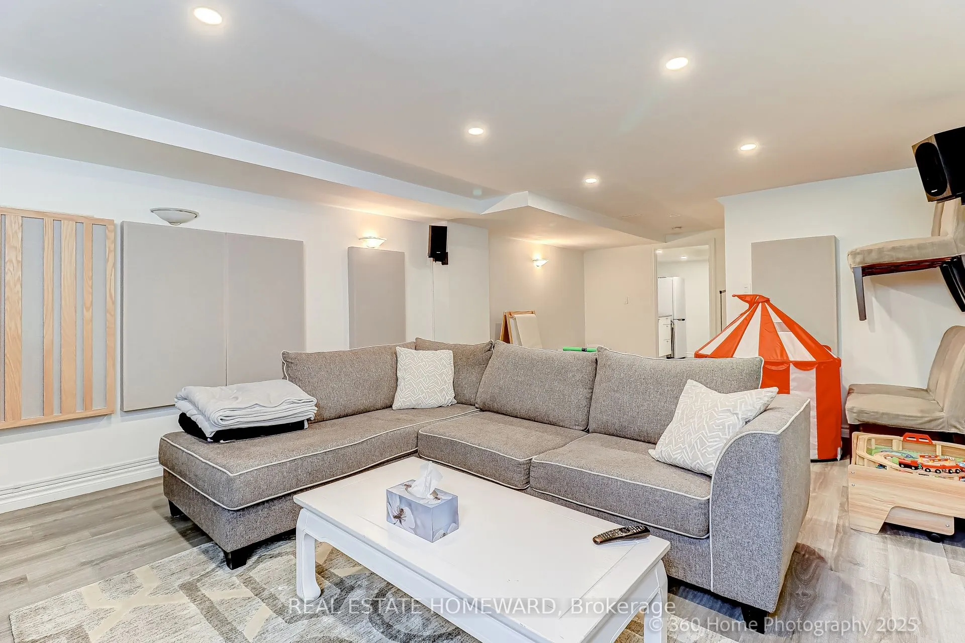 49 Ted Reeve Drive