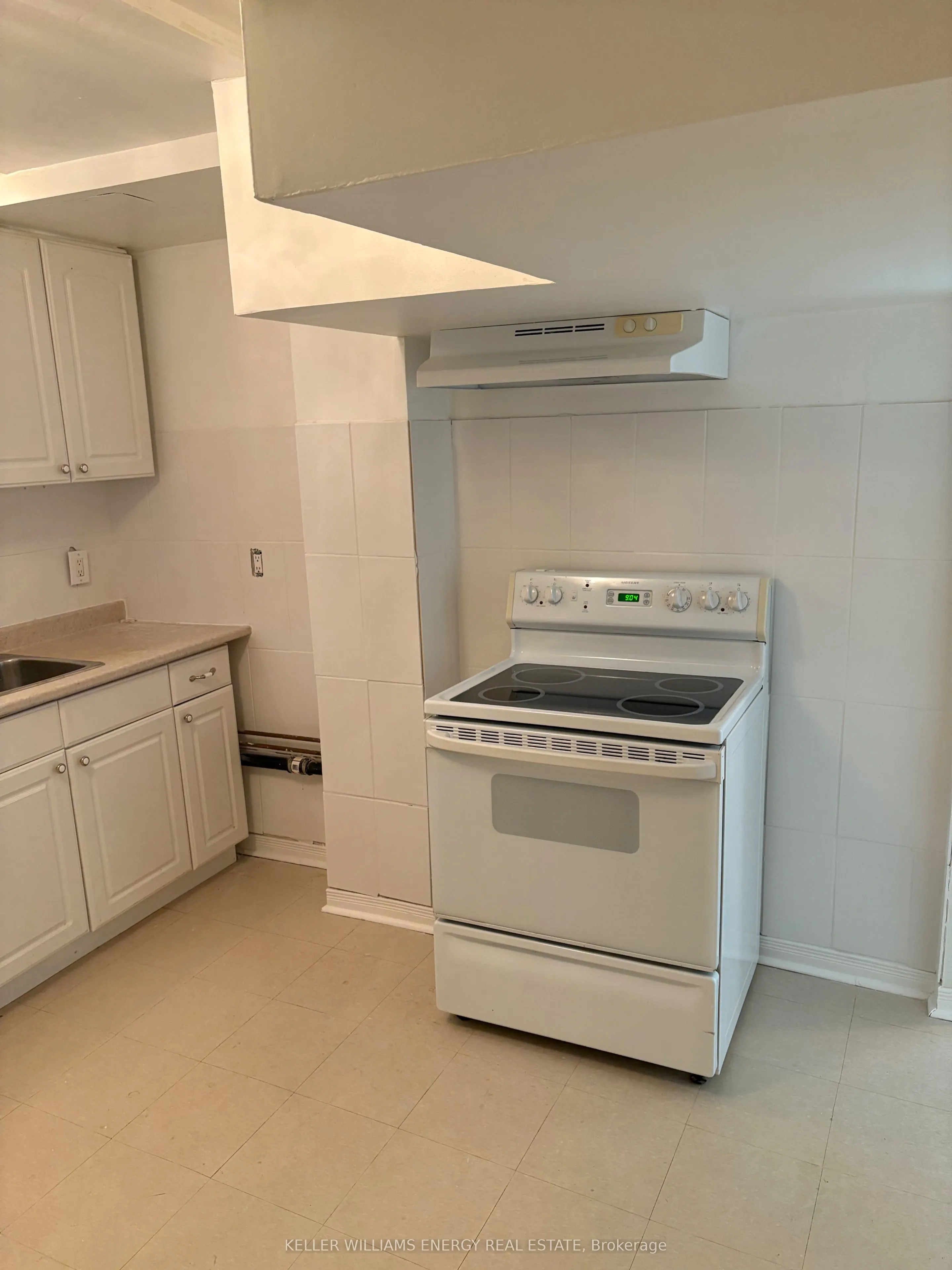 990 Glenbourne Drive
