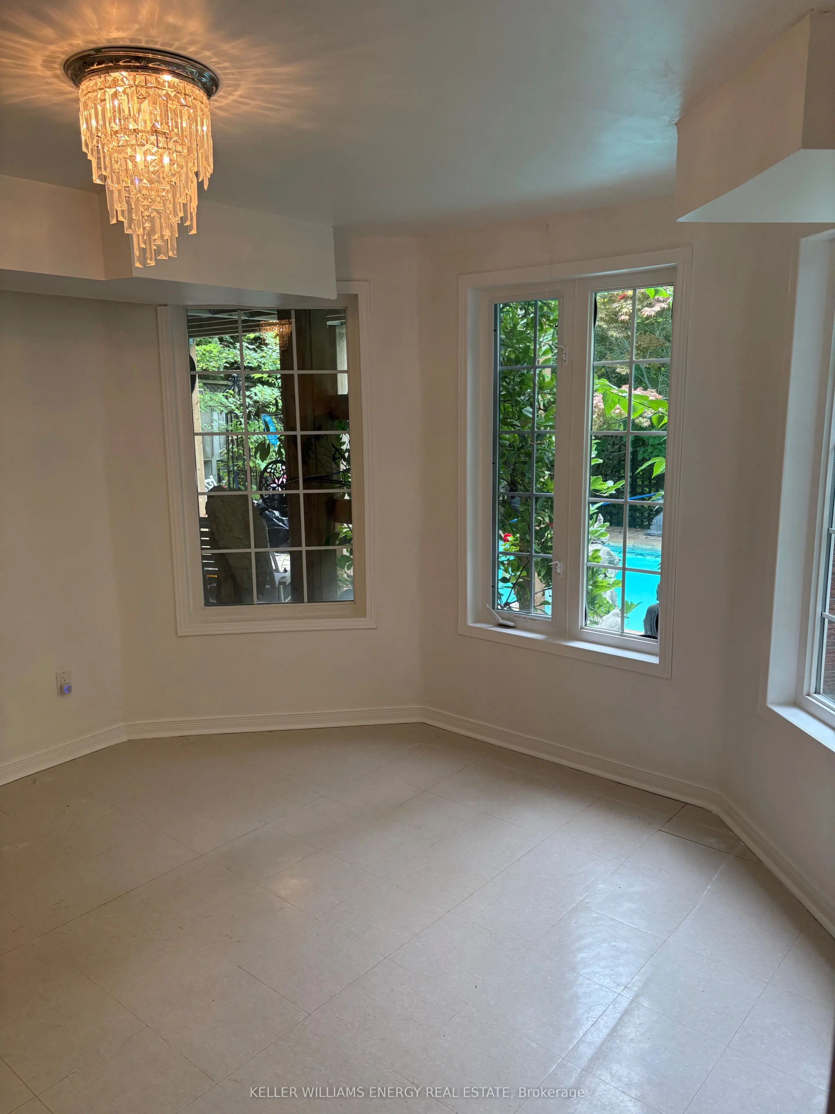 990 Glenbourne Drive
