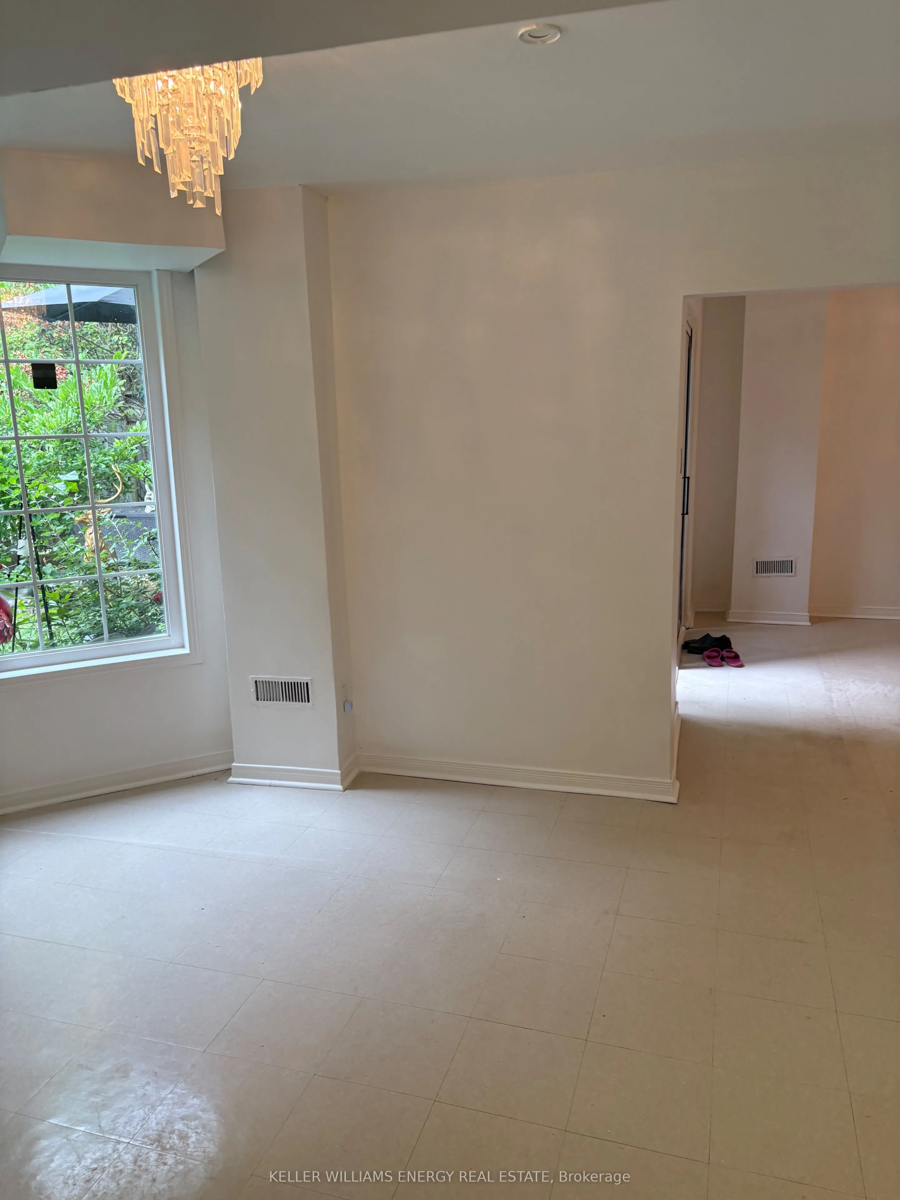 990 Glenbourne Drive