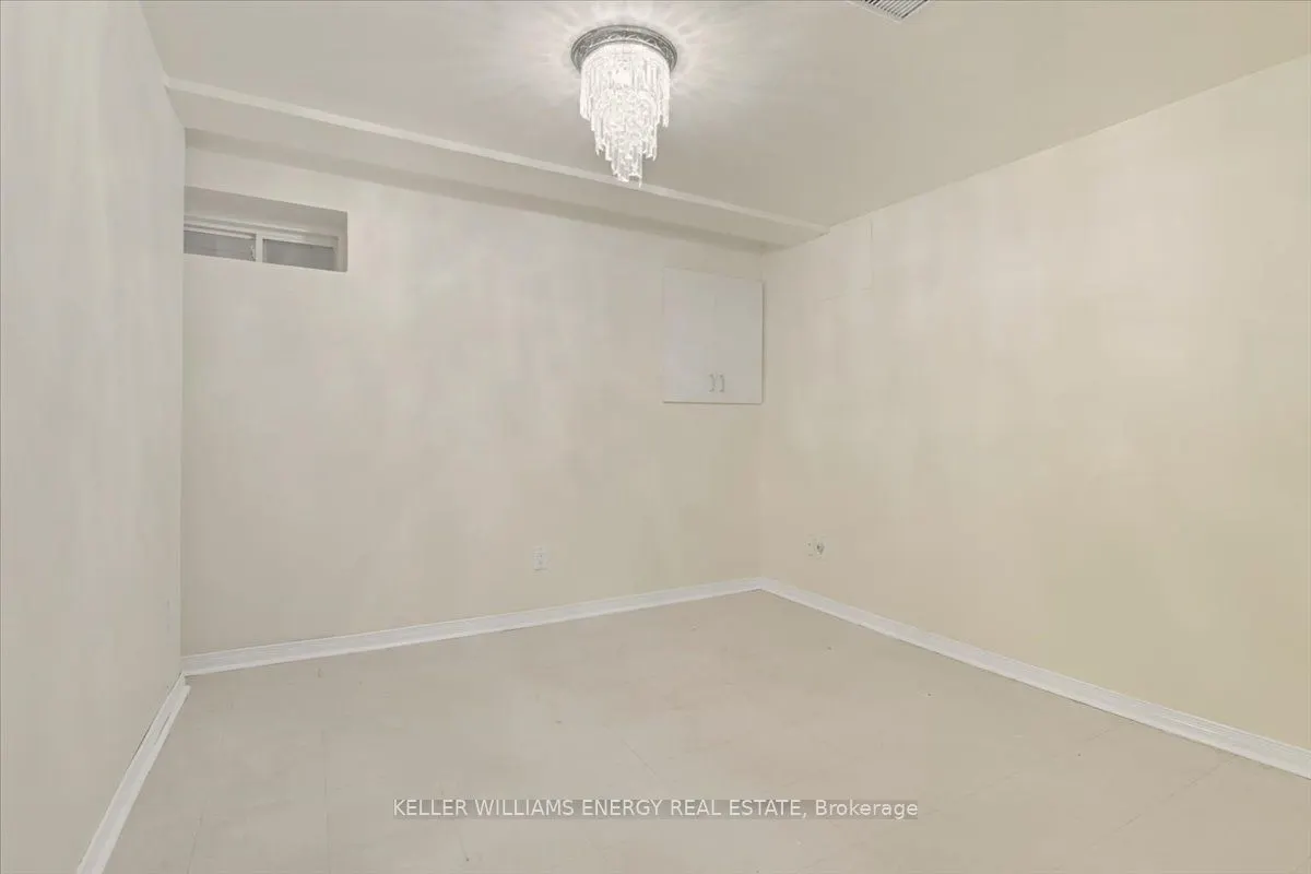 990 Glenbourne Drive