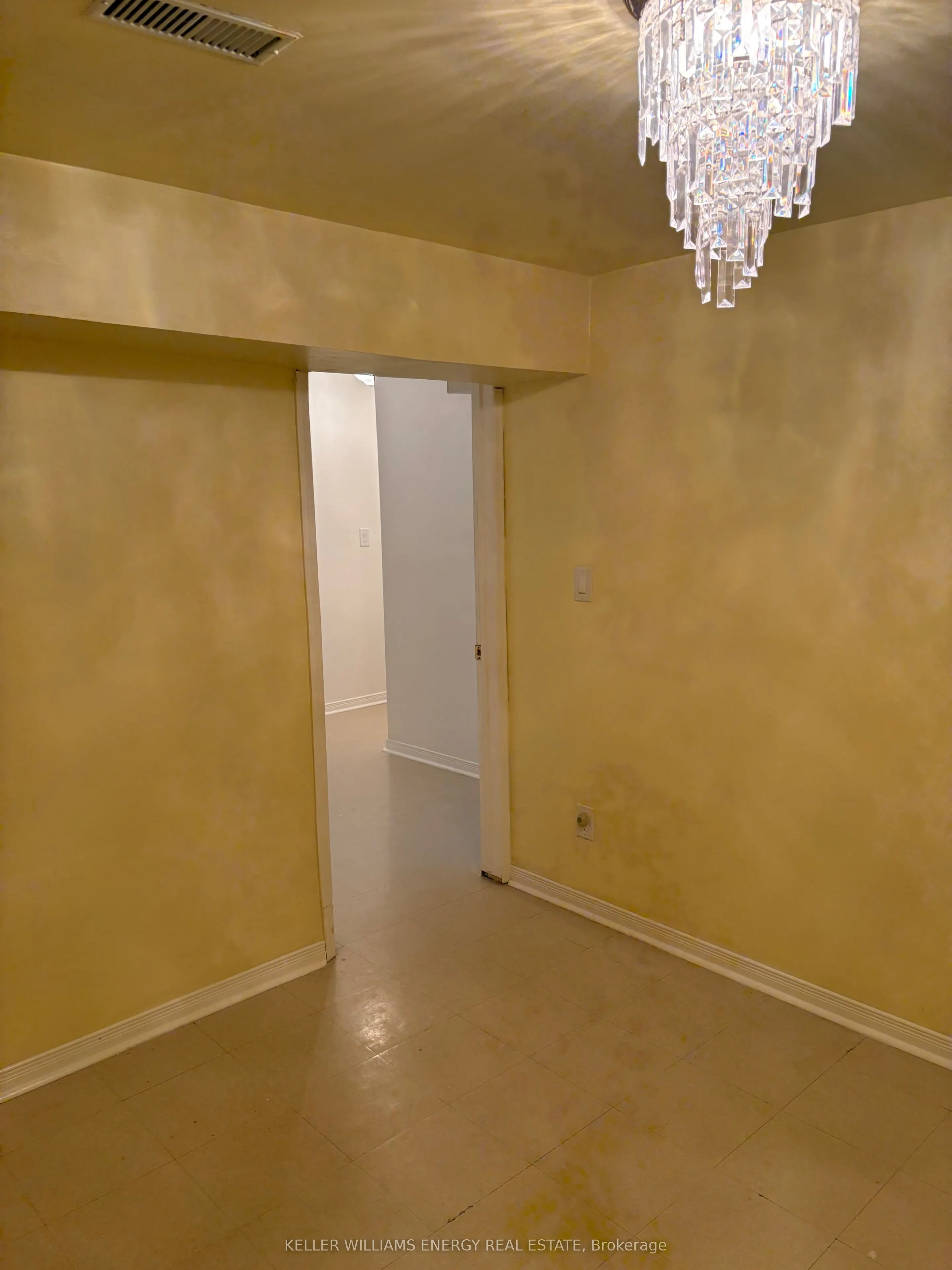 990 Glenbourne Drive