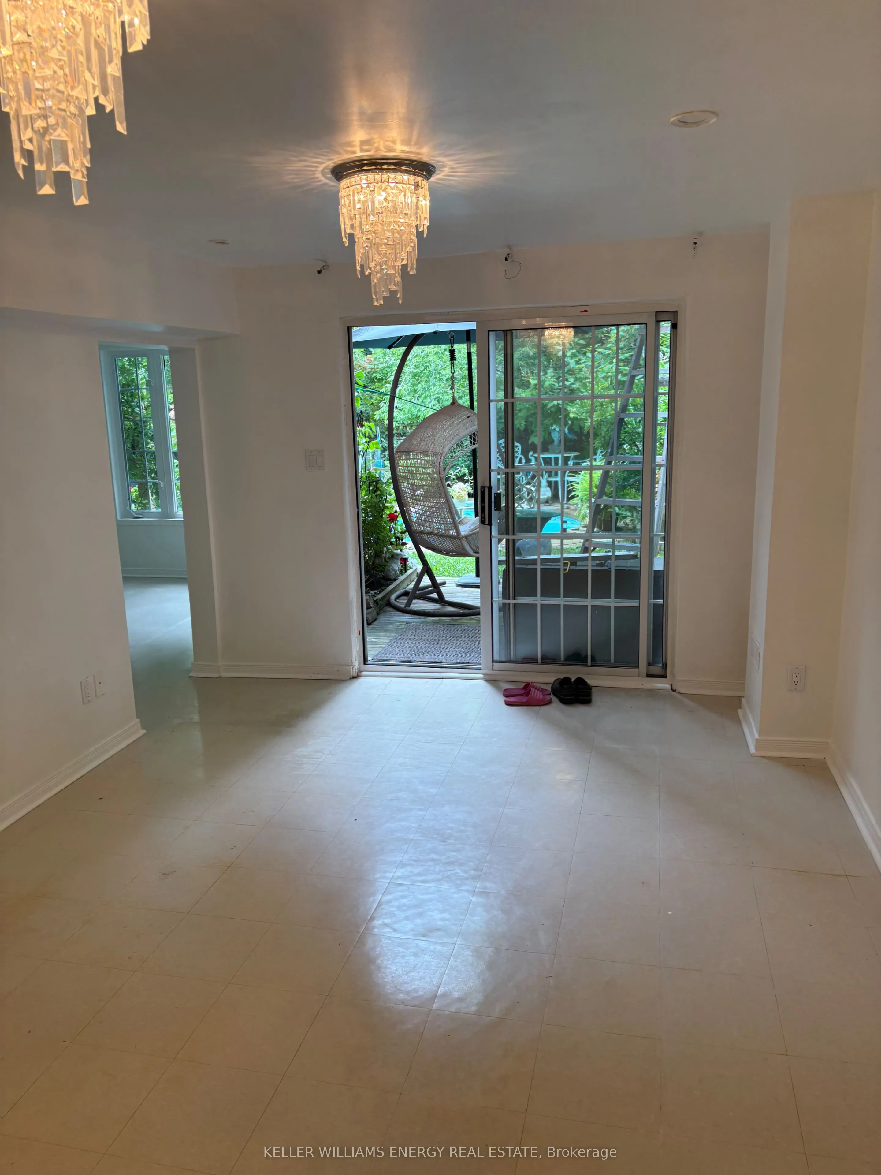 990 Glenbourne Drive