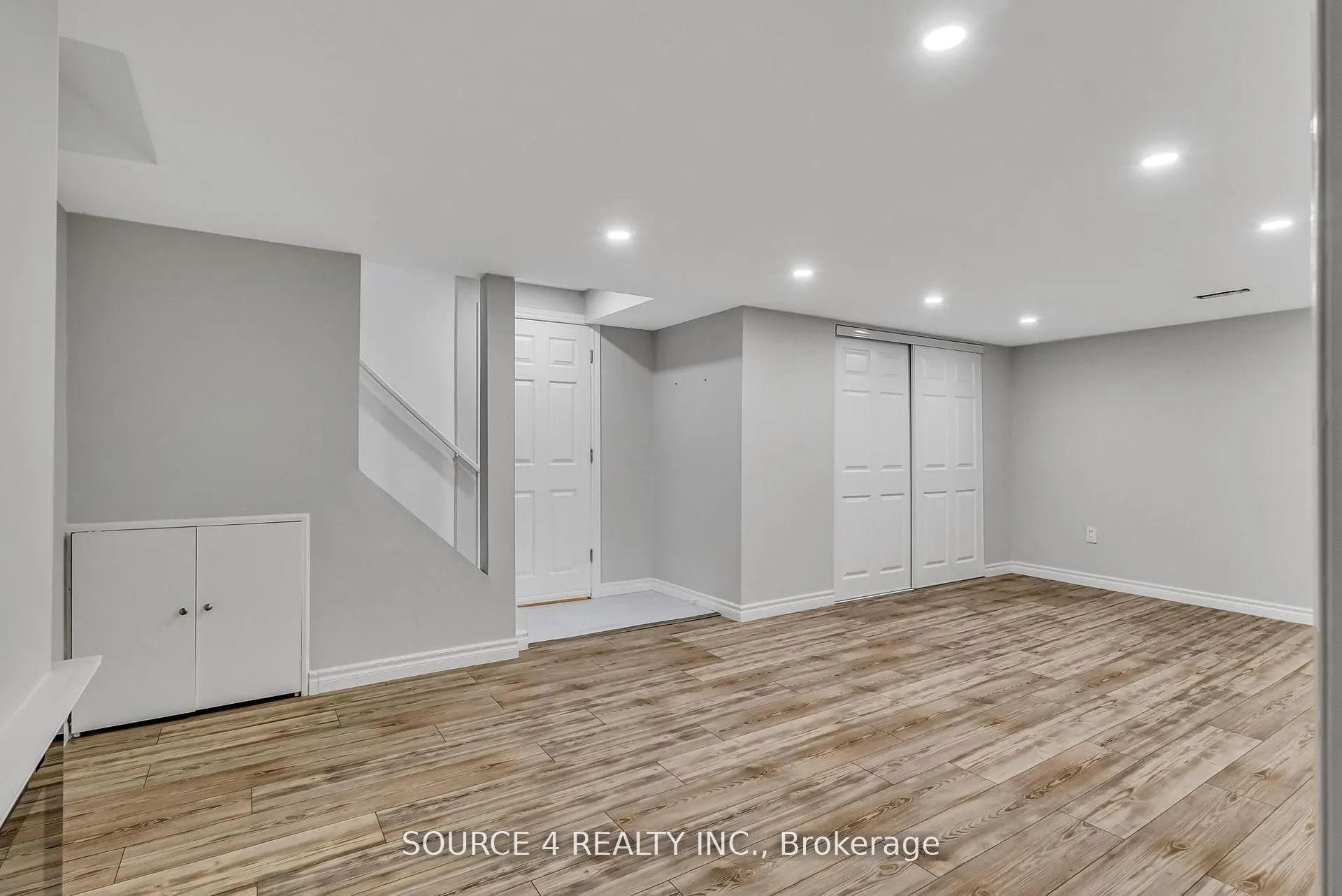 1030 Timberland Crescent