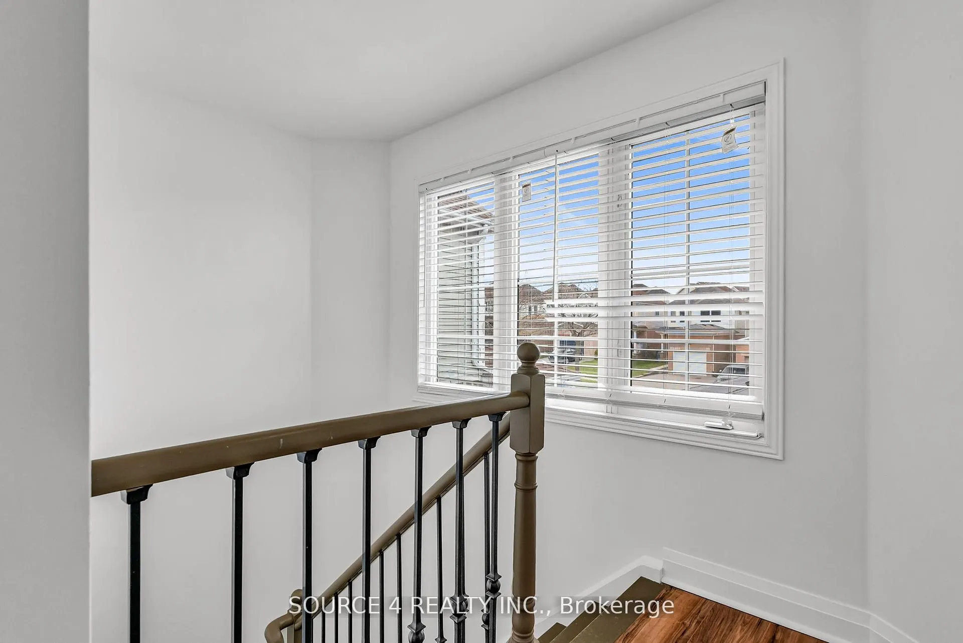 1030 Timberland Crescent