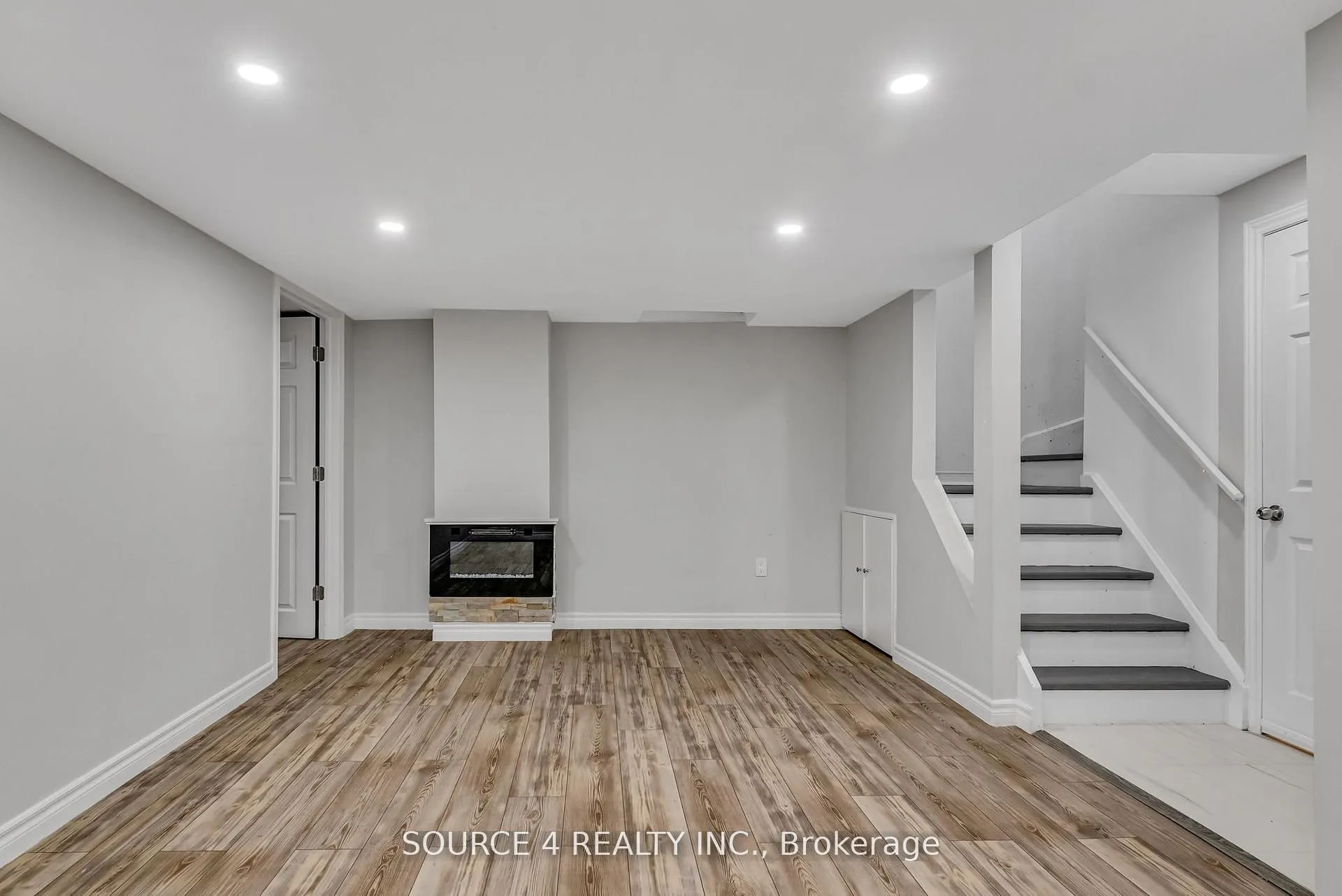 1030 Timberland Crescent