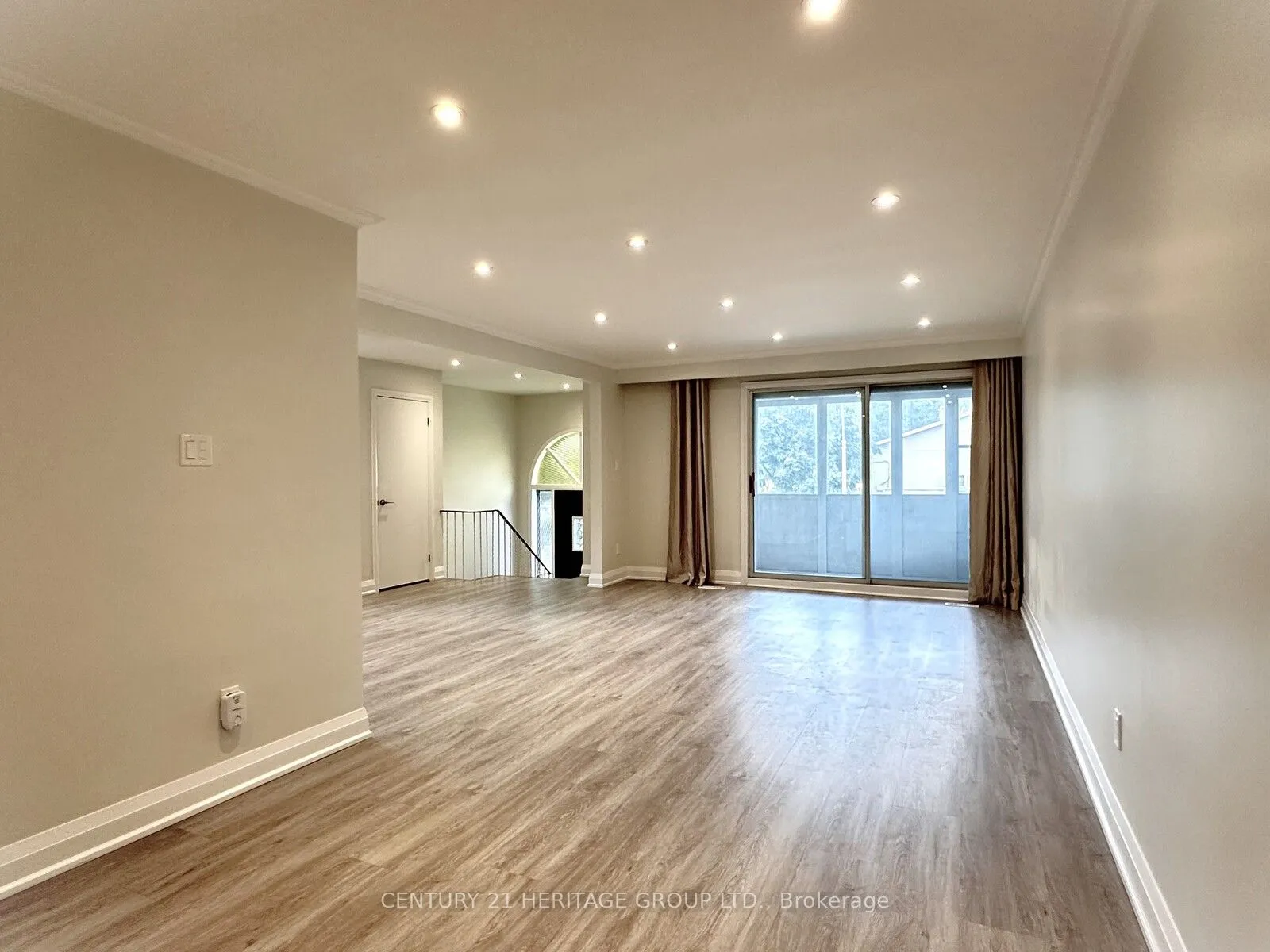 88 Glendower Circuit, #Upper