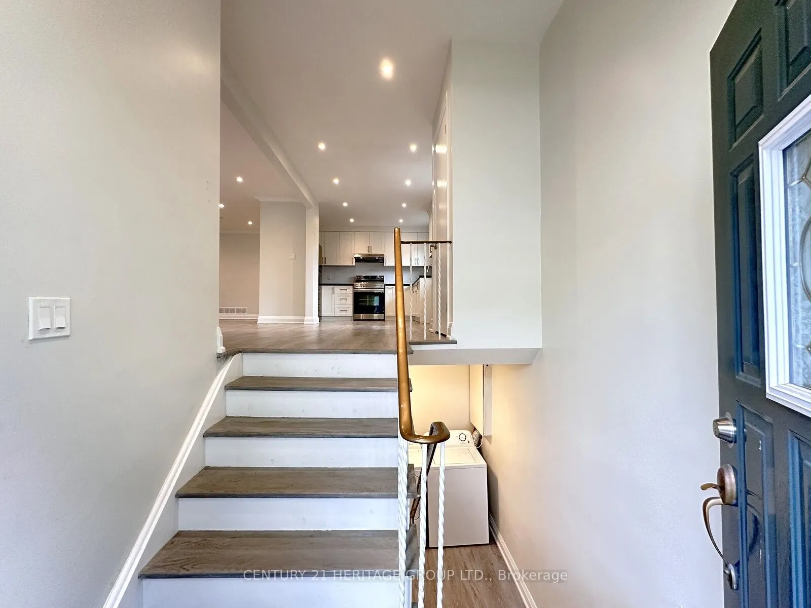 88 Glendower Circuit, #Upper