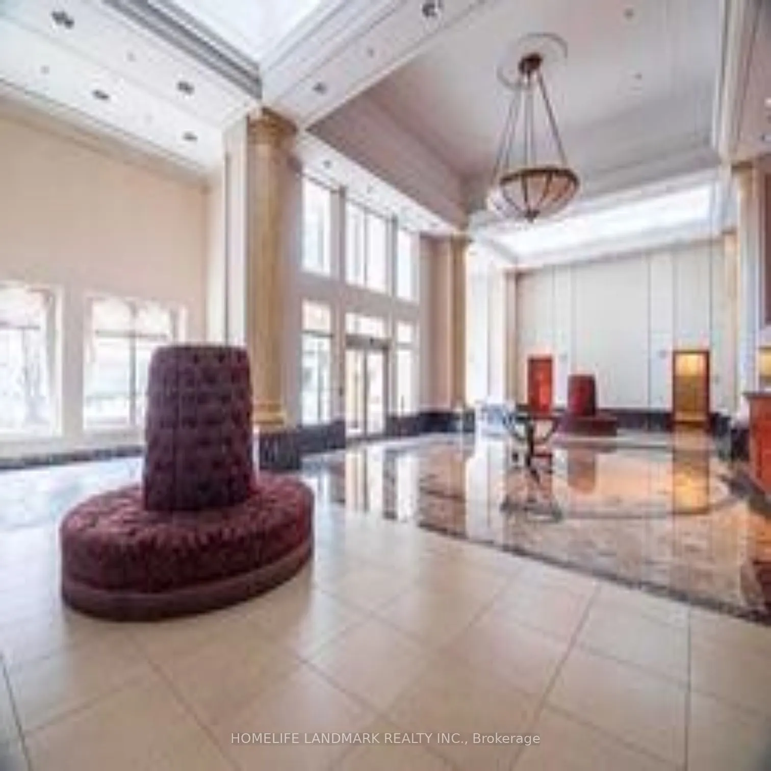 8 Lee Centre Drive, #8
