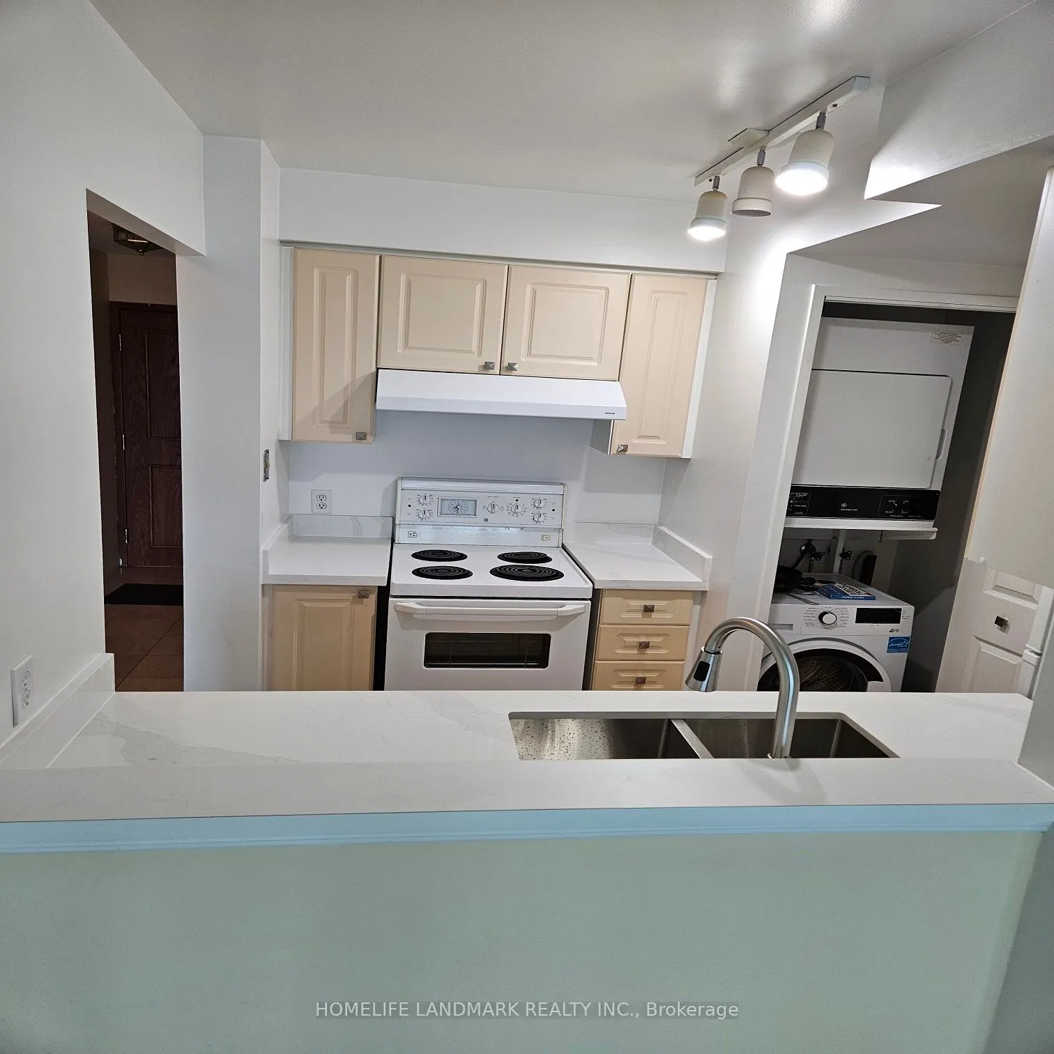8 Lee Centre Drive, #8