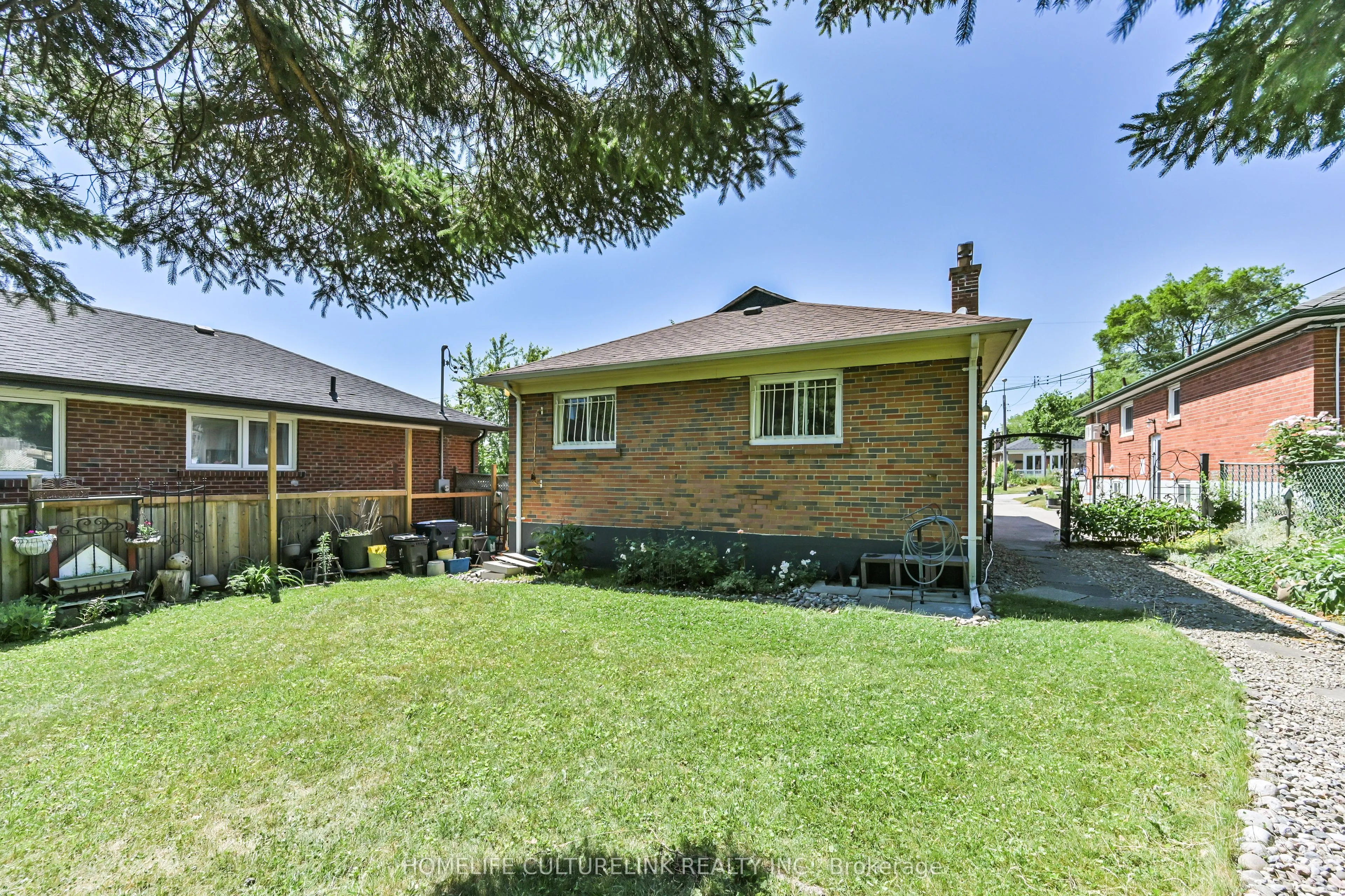 27 Anticosti Drive