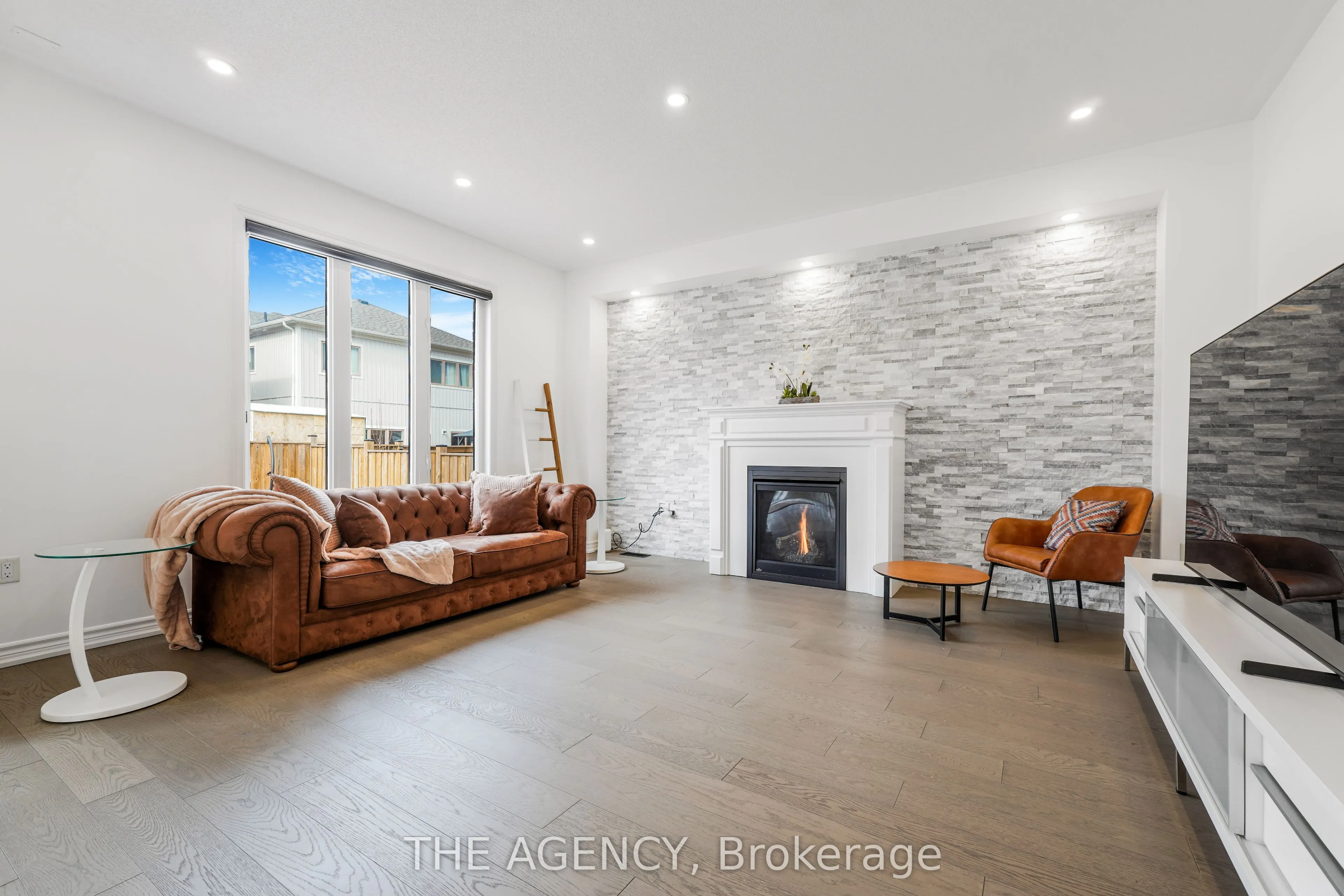 10 Moses Crescent