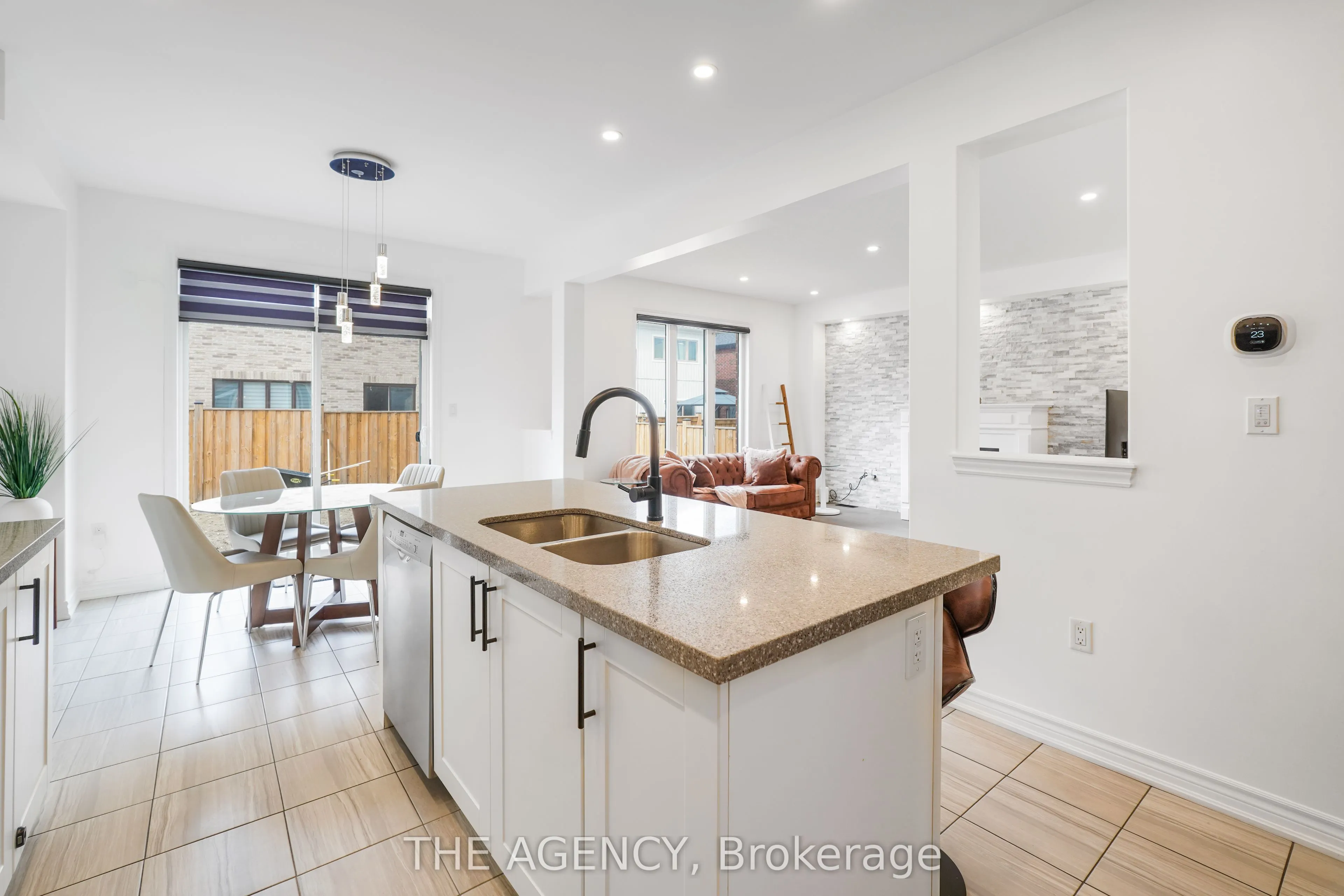 10 Moses Crescent