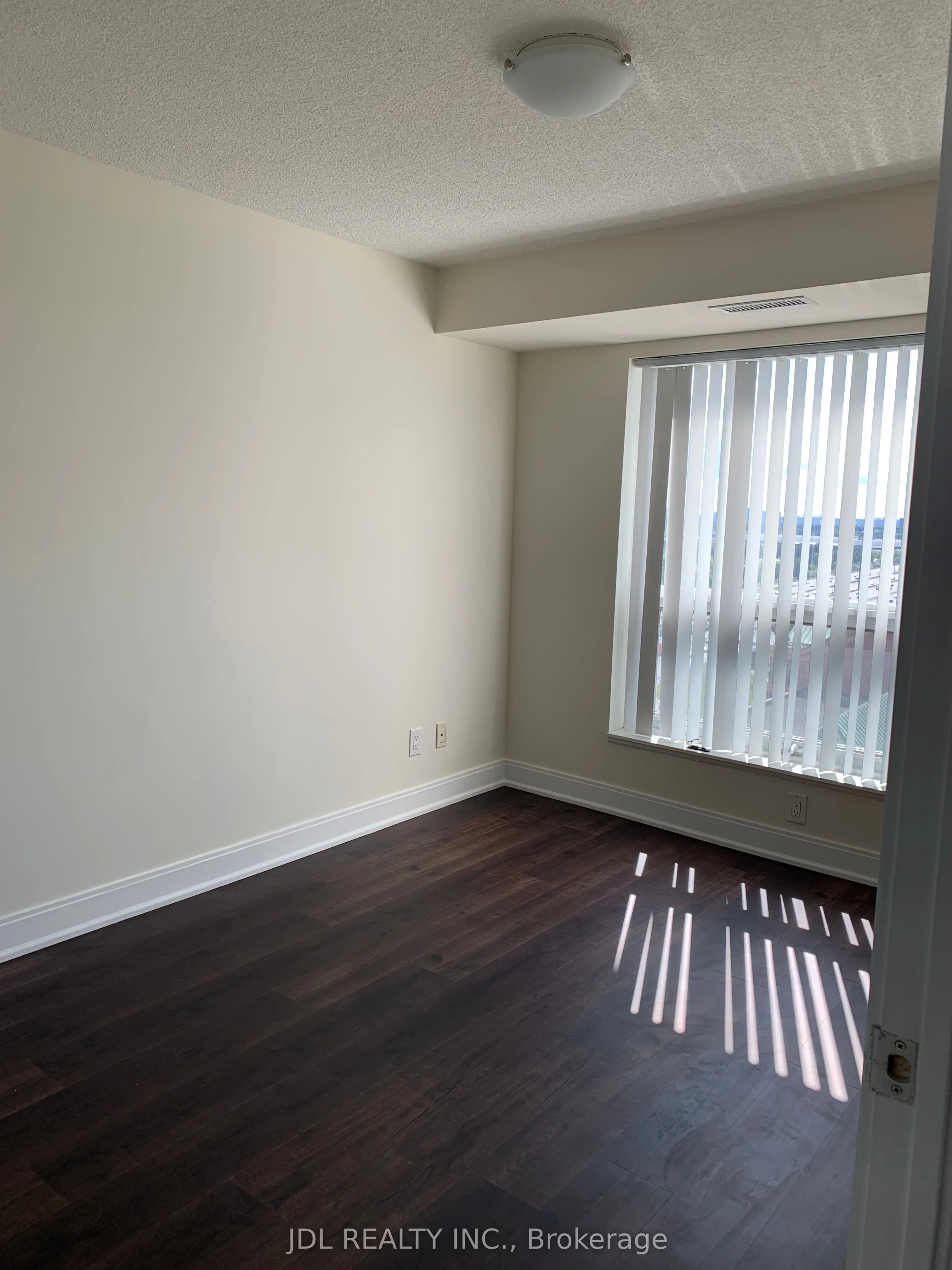 125 Village Green Square, #2007