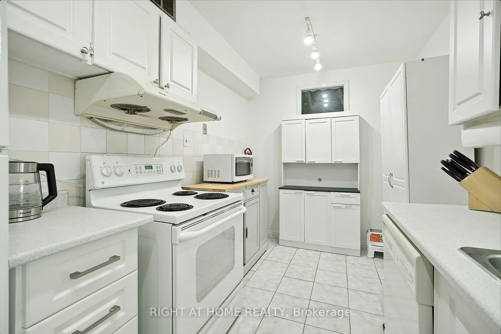 45 Silver Springs Boulevard, #902